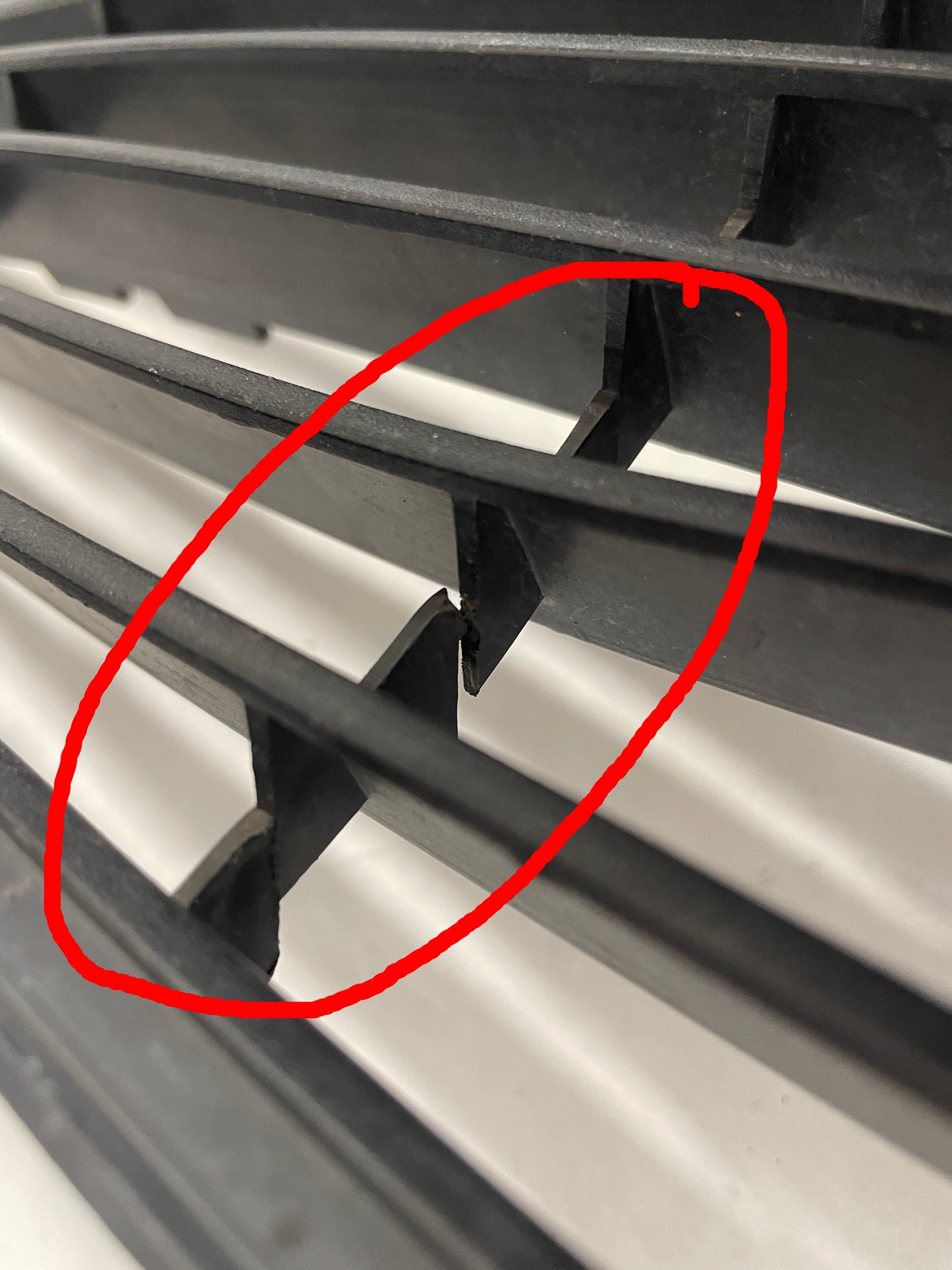 2004 Pontiac GTO Front Lower Grille OEM - Day's Parts Yard