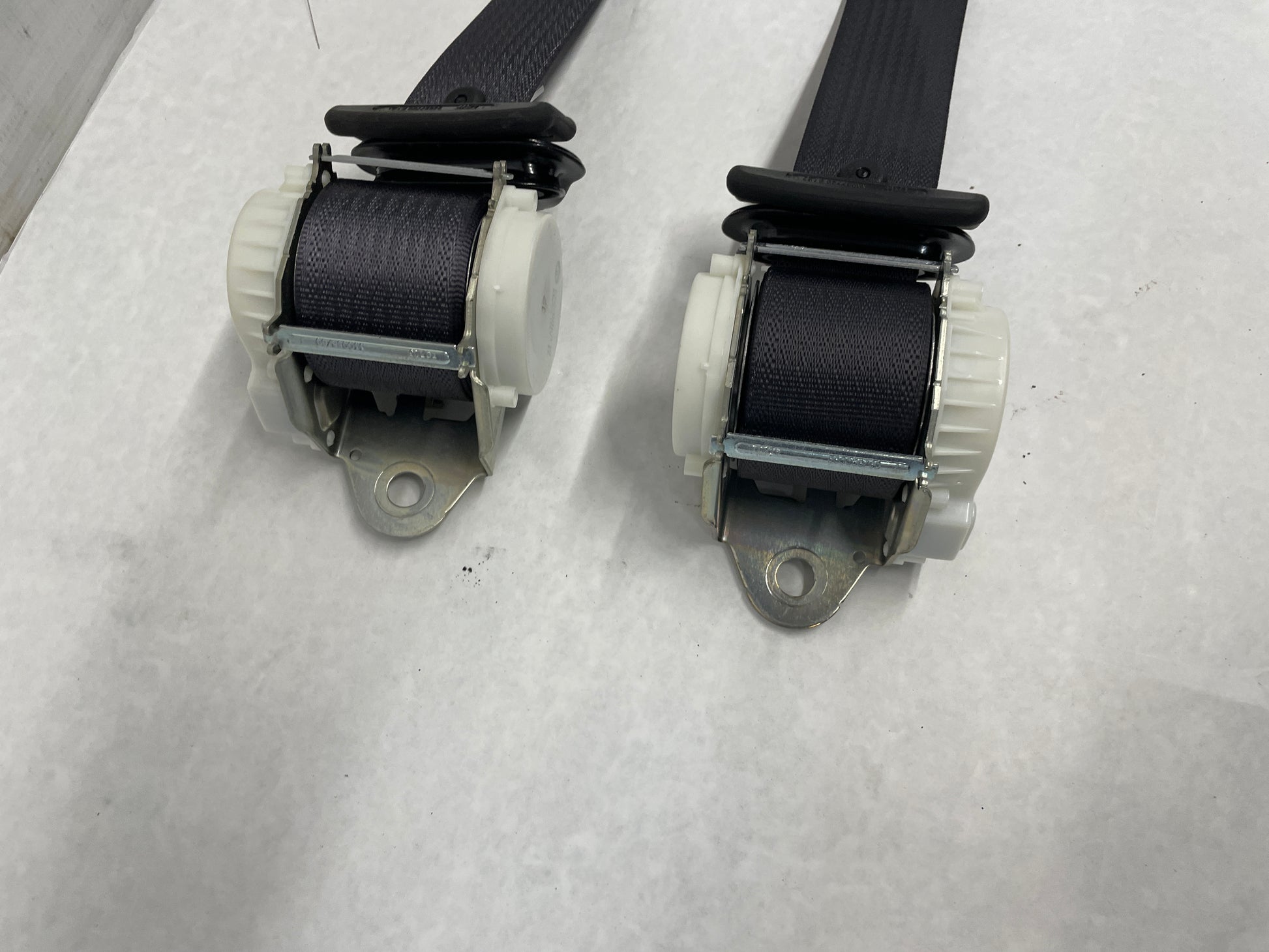 2013 Chevy Camaro ZL1 Rear Seat Belts Seatbelts Retractors OEM - Day's Parts Yard