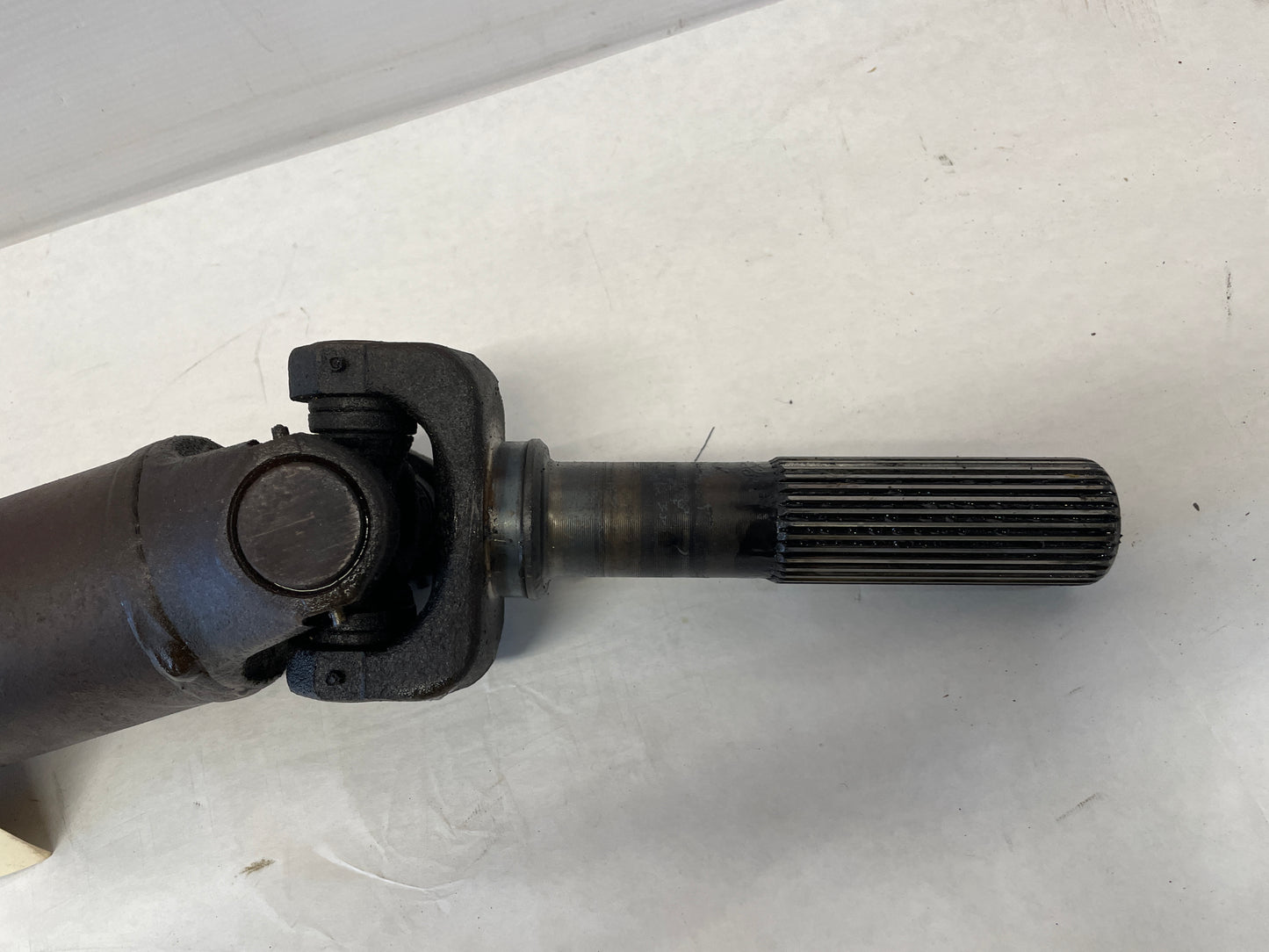 2003 Chevy Suburban Front Drive Prop Shaft Driveshaft OEM - Day's Parts Yard