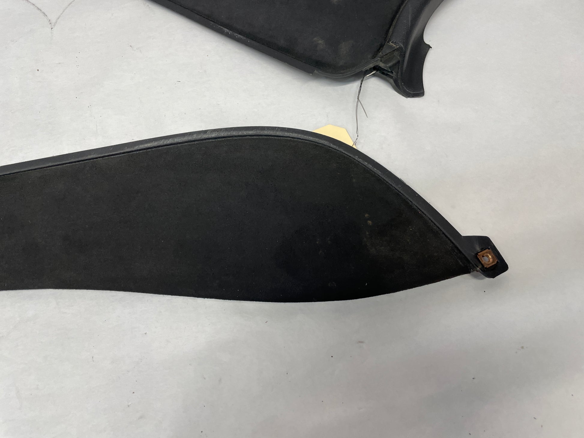 2006 Pontiac GTO Center Console Arm Rest Assembly OEM - Day's Parts Yard