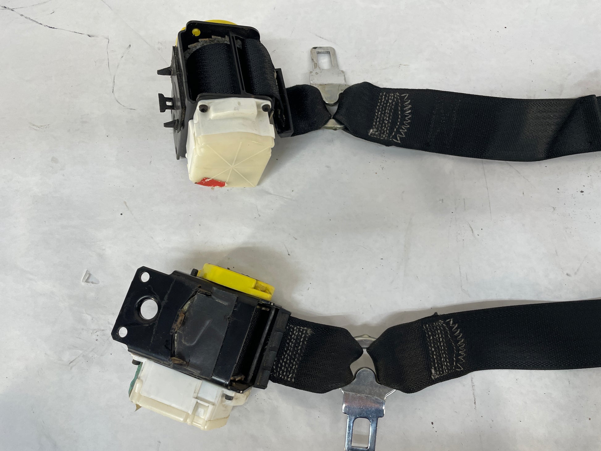 2004 Chevy C5 Corvette Z06 RH & LH Front Seatbelt Seat Belt Retractors OEM - Day's Parts Yard