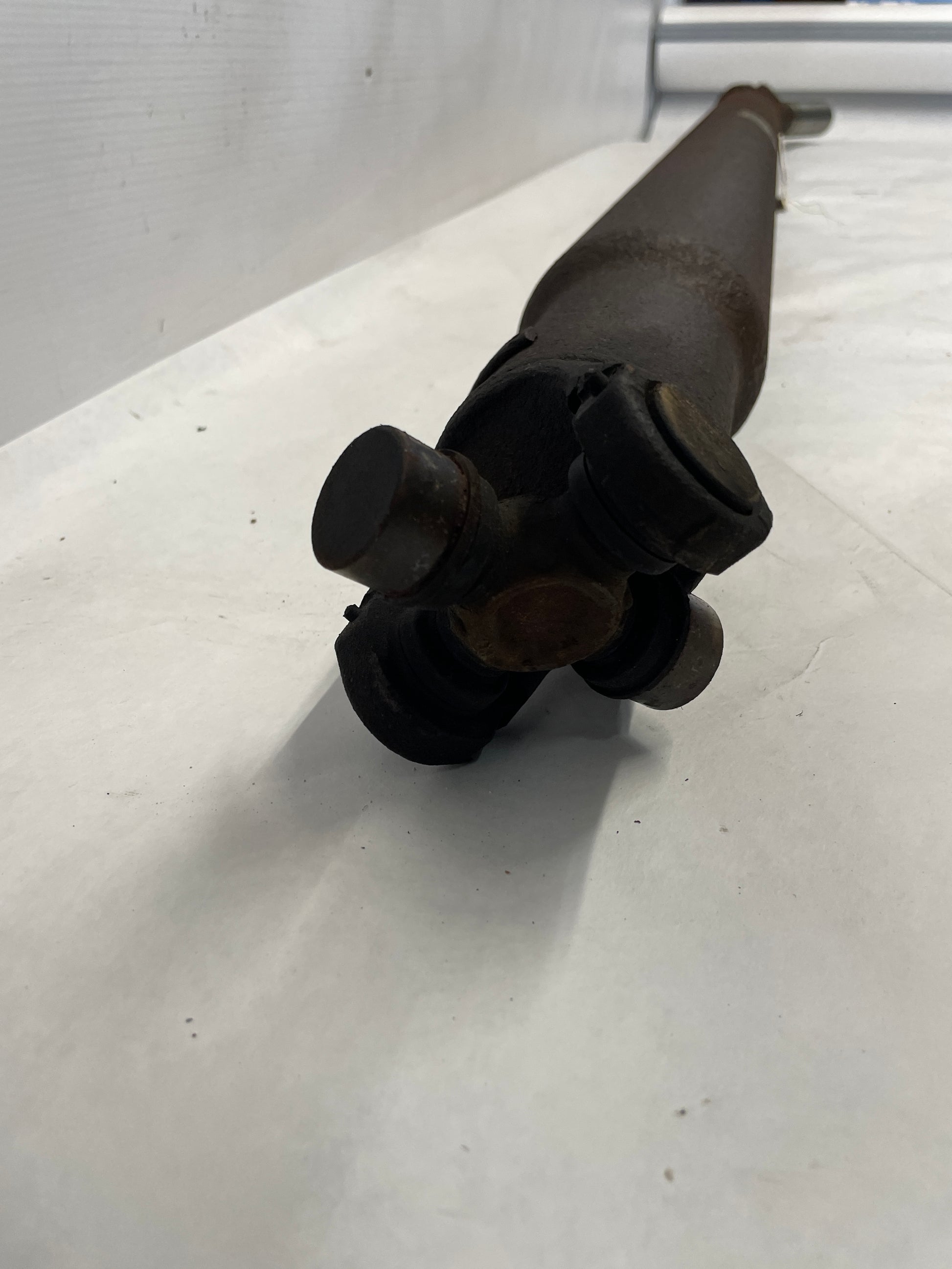 2003 Chevy Suburban Driveshaft Drive Shaft OEM - Day's Parts Yard