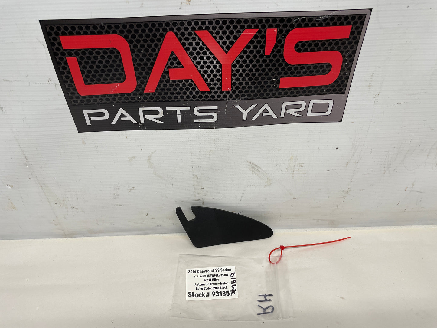 2014 Chevy SS Sedan RH Passenger Interior Mirror Cover Trim OEM - Day's Parts Yard