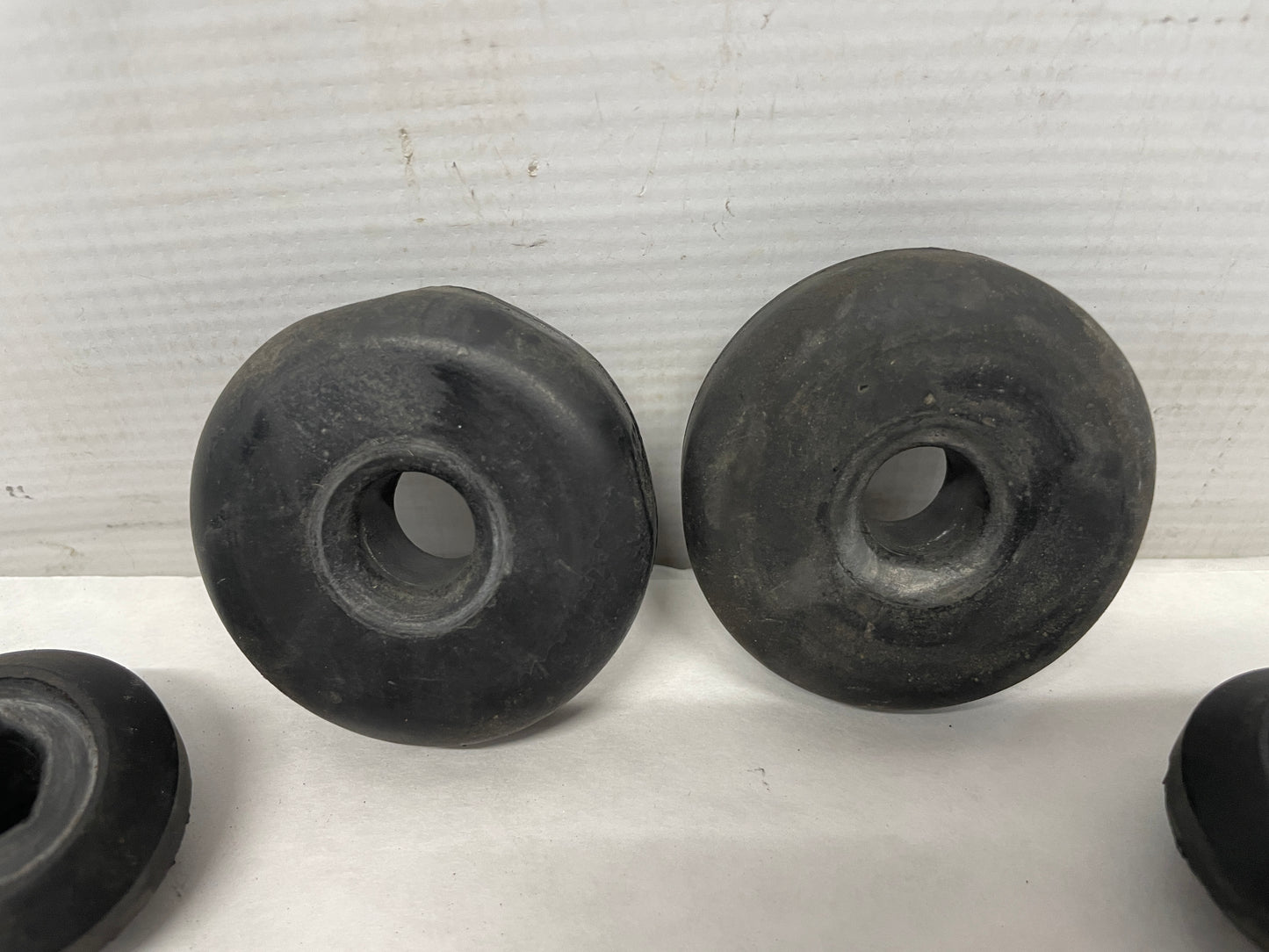 2004 Pontiac GTO Upper & Lower Radiator Bushings OEM - Day's Parts Yard