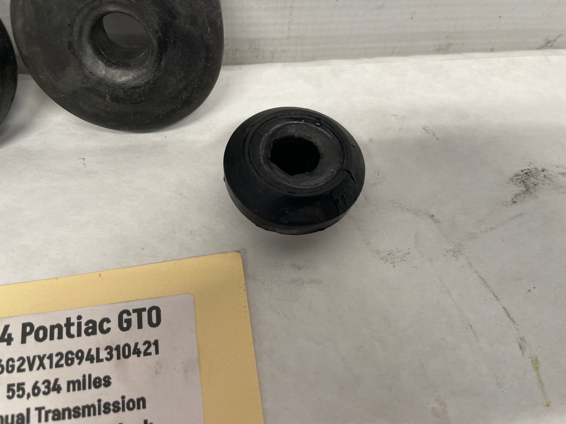 2004 Pontiac GTO Upper & Lower Radiator Bushings OEM - Day's Parts Yard