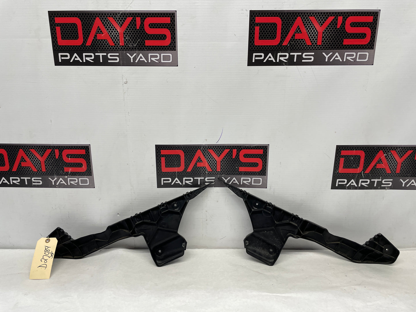2014 Chevy Camaro ZL1 RH & LH Rear Bumper Guide Bracket Supports OEM