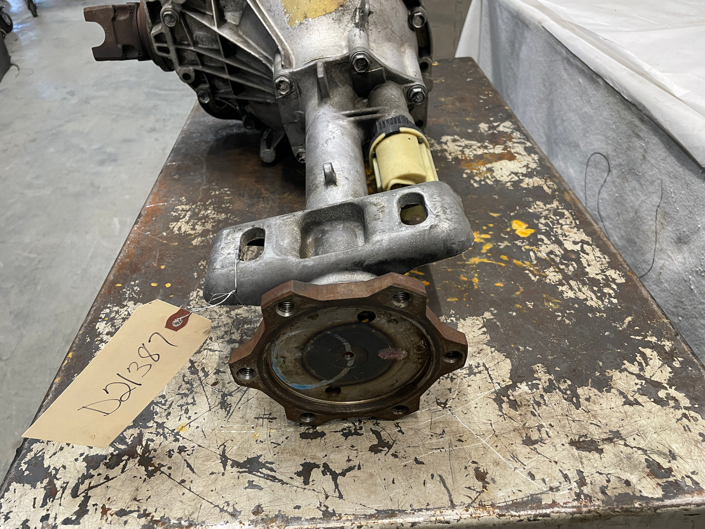 2003 Chevy Suburban Front Axle Differential Carrier Assembly 3.73 LSD OEM - Day's Parts Yard