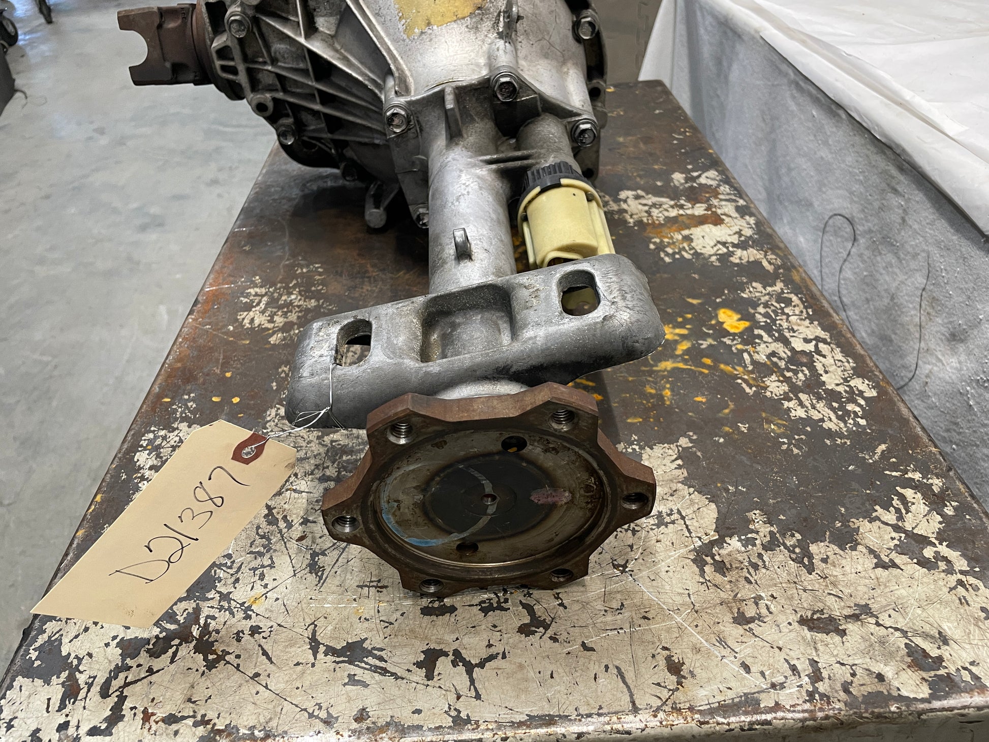 2003 Chevy Suburban Front Axle Differential Carrier Assembly 3.73 LSD OEM - Day's Parts Yard