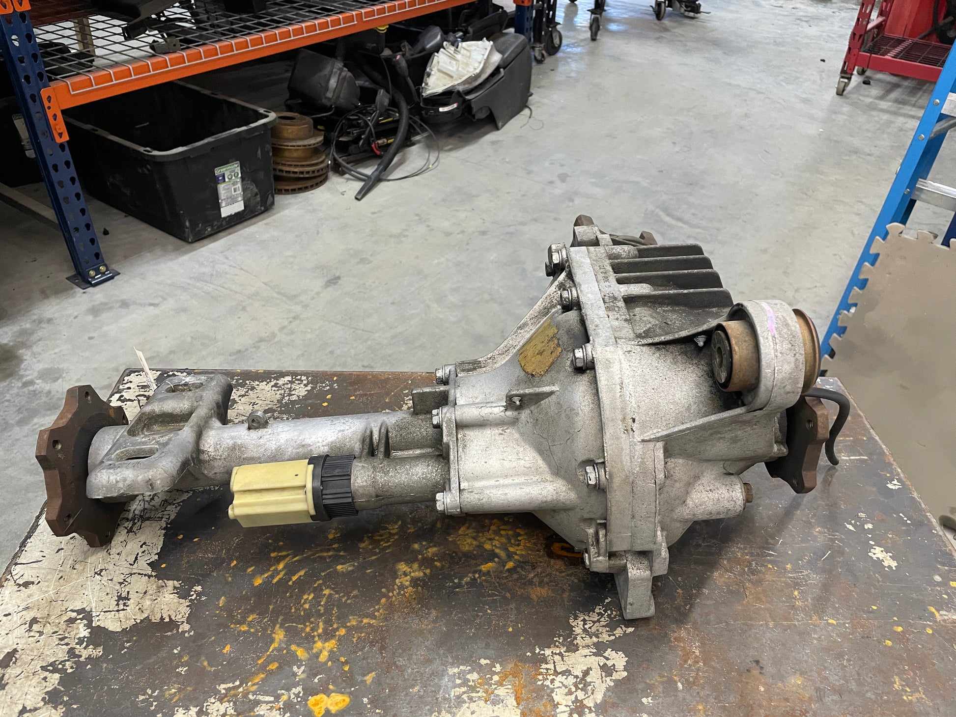 2003 Chevy Suburban Front Axle Differential Carrier Assembly 3.73 LSD OEM - Day's Parts Yard