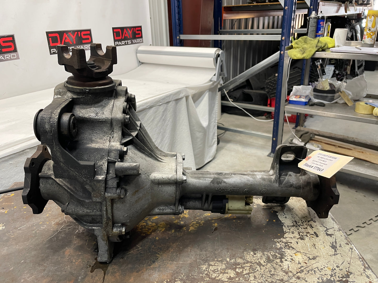 2003 Chevy Suburban Front Axle Differential Carrier Assembly 3.73 LSD OEM - Day's Parts Yard