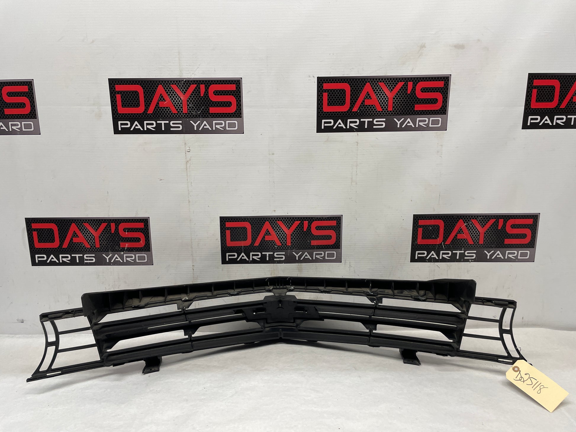 2013 Chevy Camaro ZL1 Front Bumper Fascia Upper Plastic Grille OEM - Day's Parts Yard