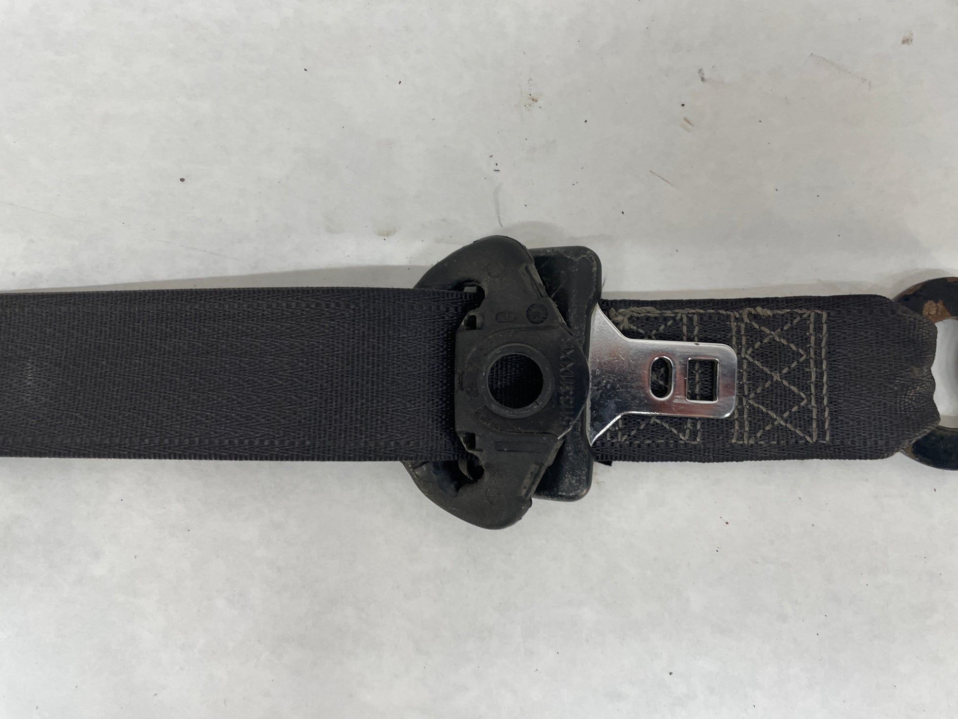 2004 Pontiac GTO LH Driver Front Seatbelt Retractors OEM - Day's Parts Yard