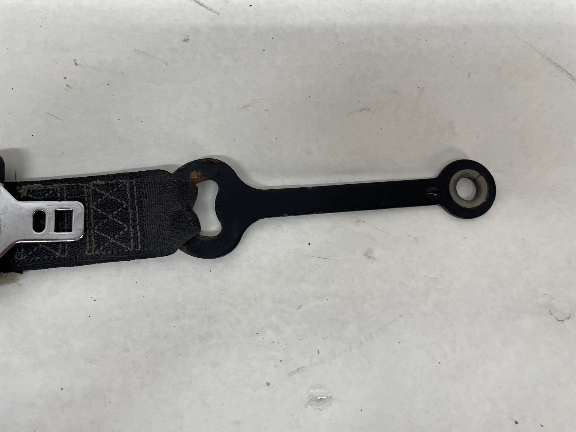 2004 Pontiac GTO LH Driver Front Seatbelt Retractors OEM - Day's Parts Yard