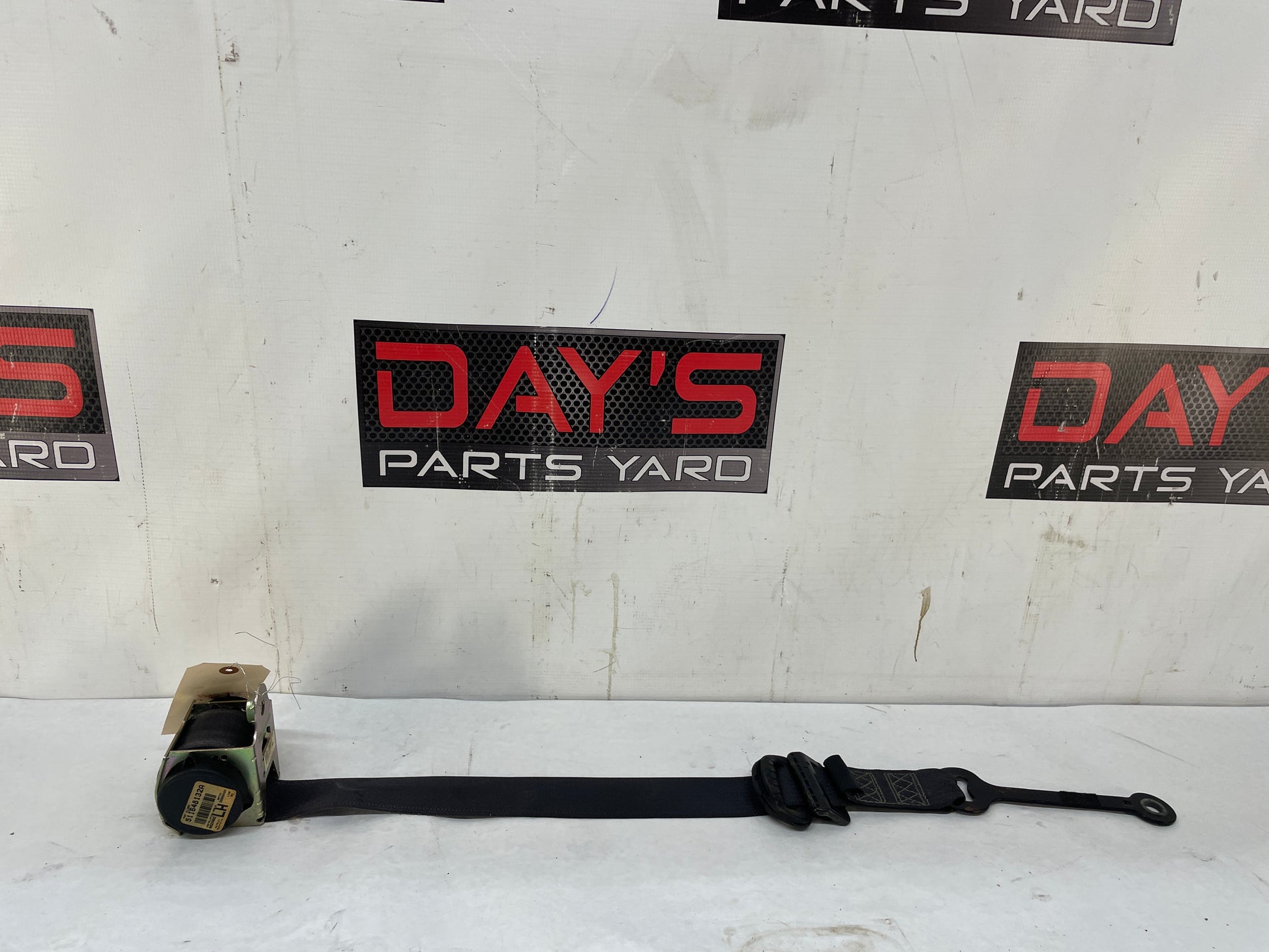 2004 Pontiac GTO LH Driver Front Seatbelt Retractors OEM - Day's Parts Yard