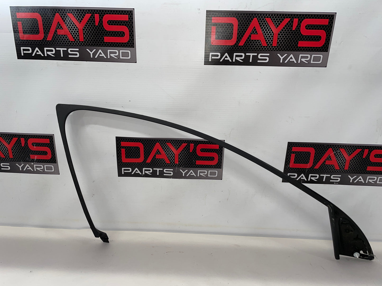 2015 Chevy SS Sedan RH Passenger Front Interior Door Garnish Black OEM - Day's Parts Yard