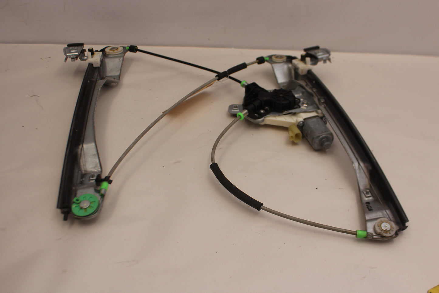 2009 Pontiac G8 GT Front RH Passenger Door Window Regulator Motor OEM