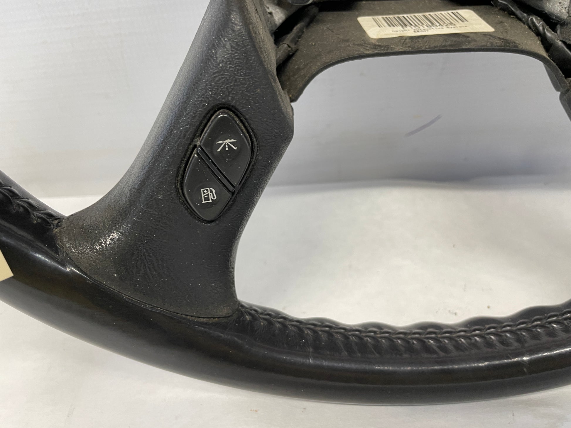 2003 Chevy Suburban Steering Wheel w/ Buttons OEM - Day's Parts Yard