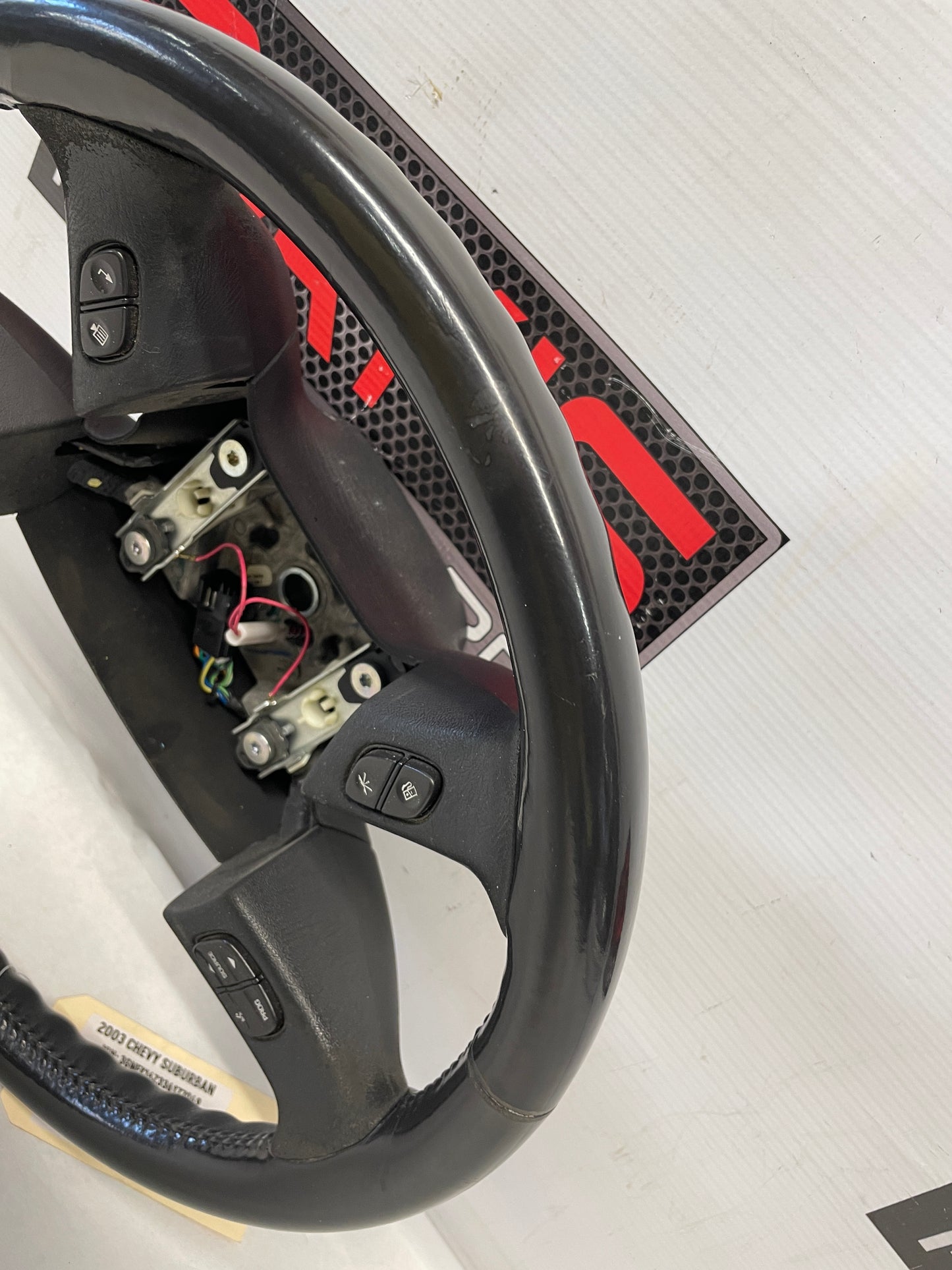 2003 Chevy Suburban Steering Wheel w/ Buttons OEM - Day's Parts Yard