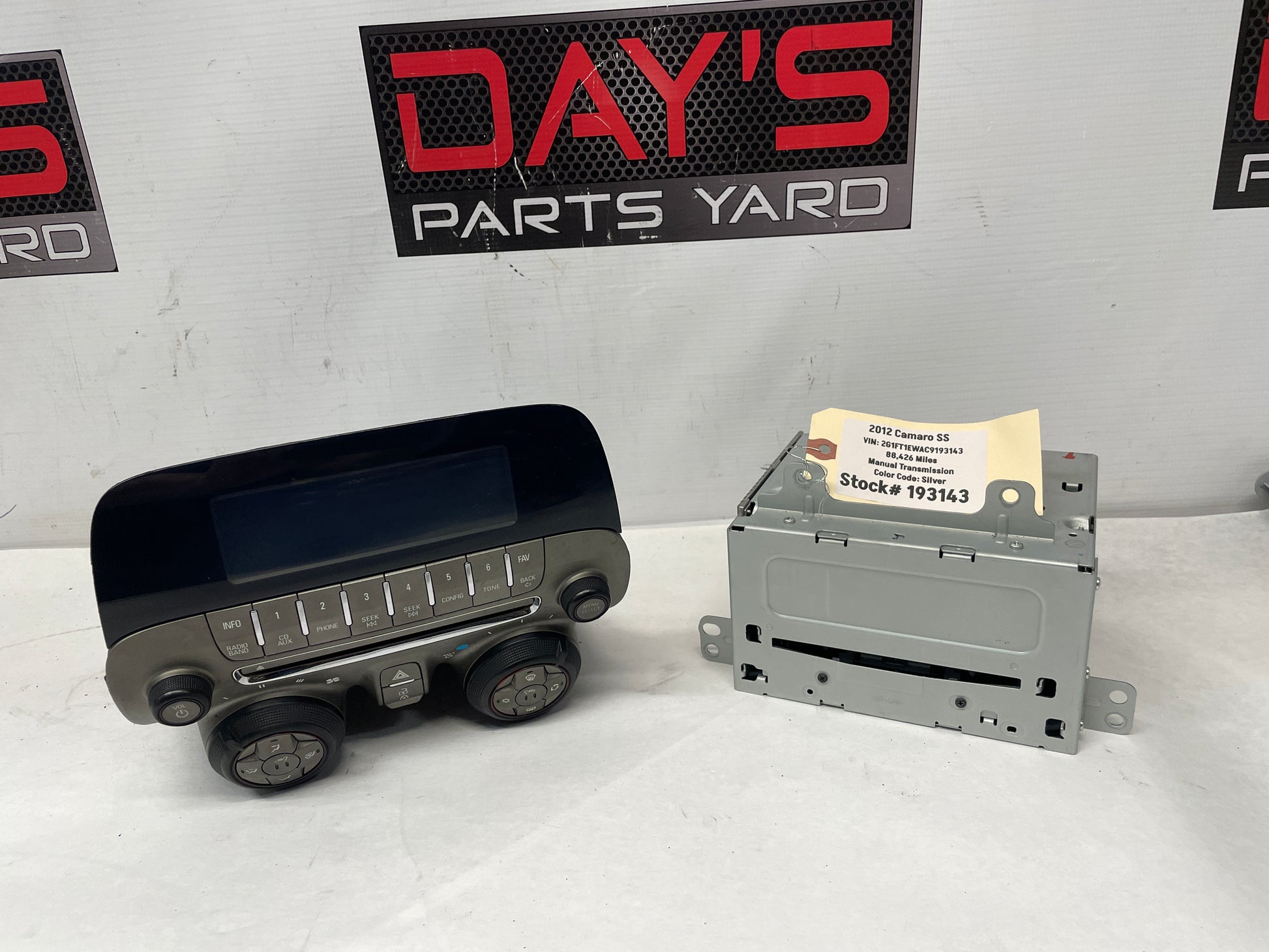2012 Chevy Camaro SS Radio Stereo HVAC Controls Display Unit w/ Receiver OEM - Day's Parts Yard