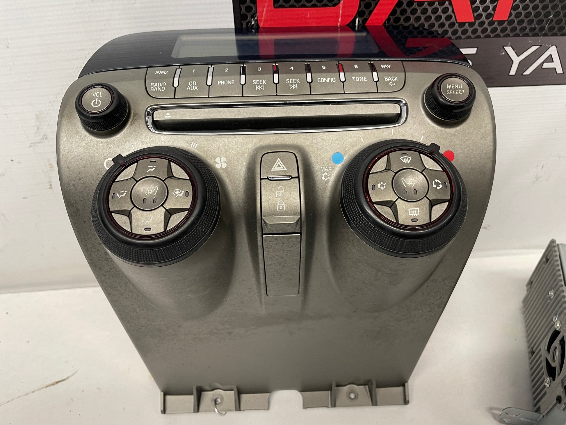 2012 Chevy Camaro SS Radio Stereo HVAC Controls Display Unit w/ Receiver OEM - Day's Parts Yard