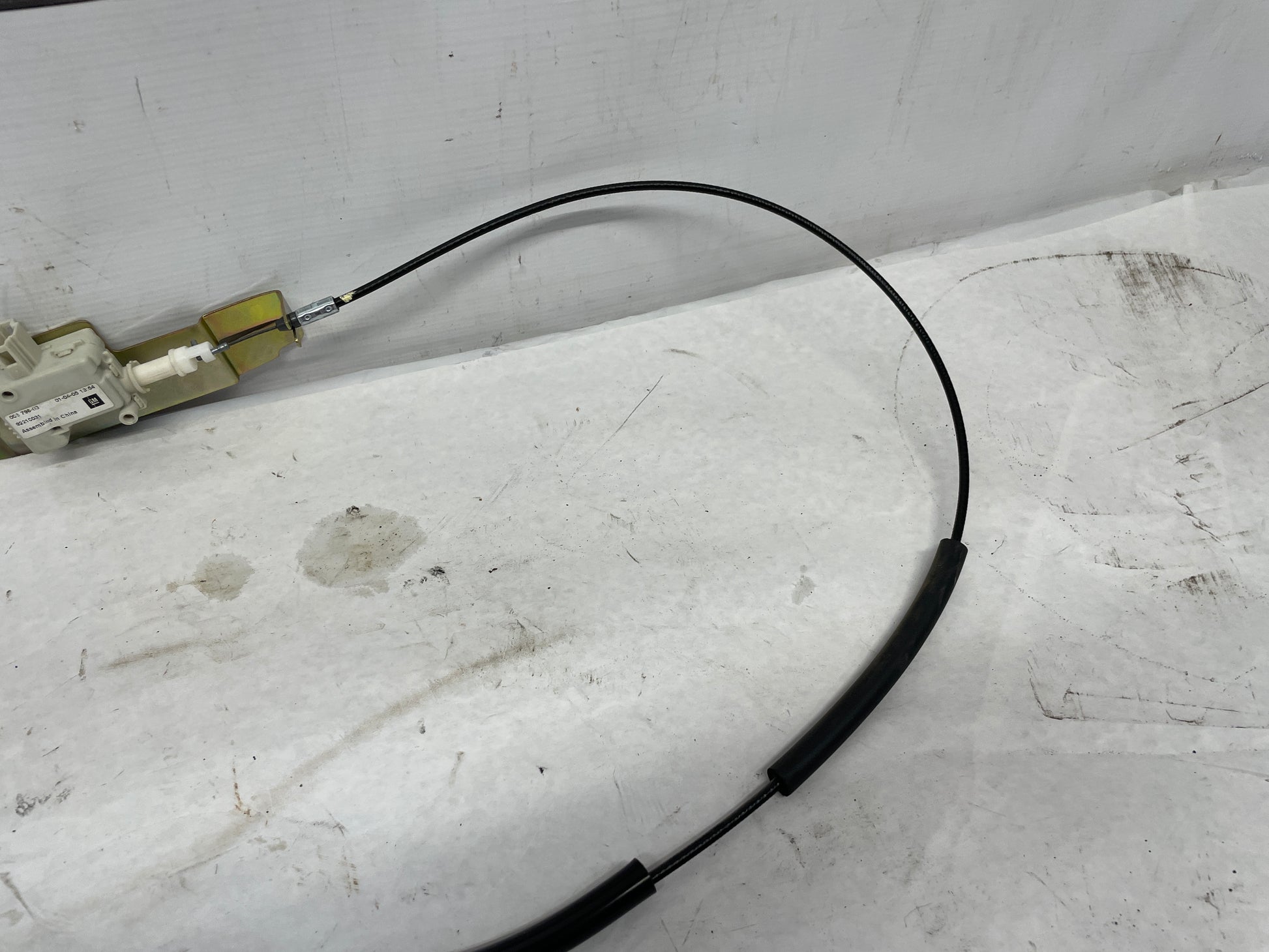 2005 Pontiac GTO Fuel Gas Door Lock Actuator w/ Cable  OEM - Day's Parts Yard