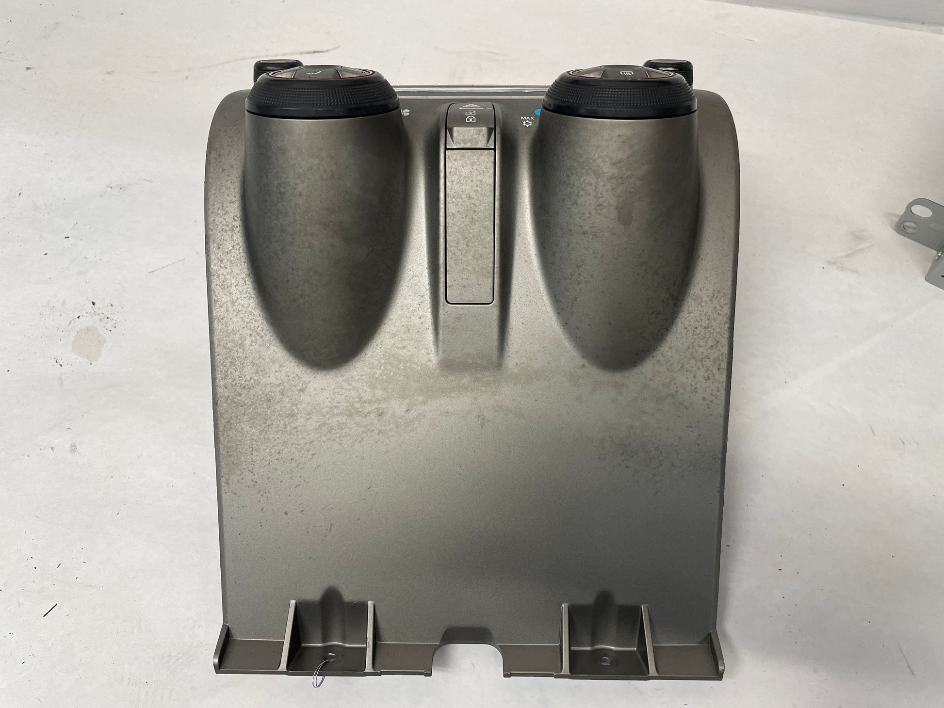 2012 Chevy Camaro SS Radio Stereo HVAC Controls Display Unit w/ Receiver OEM - Day's Parts Yard