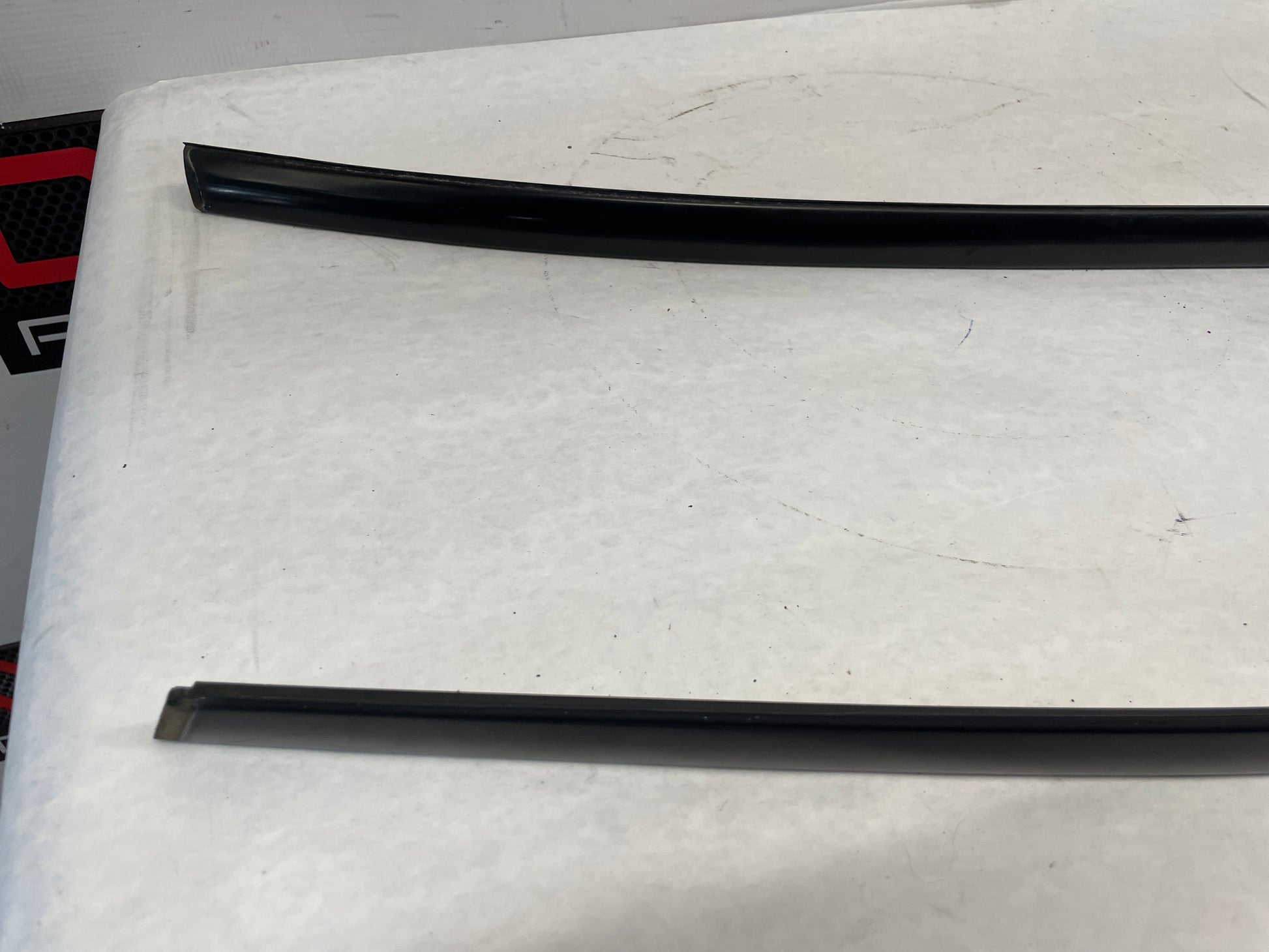 2005 Pontiac GTO RH & LH Roof Panel Joint Finish Trim Molding OEM - Day's Parts Yard