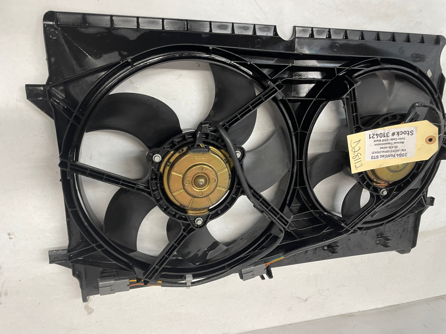 2004 Pontiac GTO Dual Radiator Electric Cooling Fans Shroud Assembly OEM - Day's Parts Yard