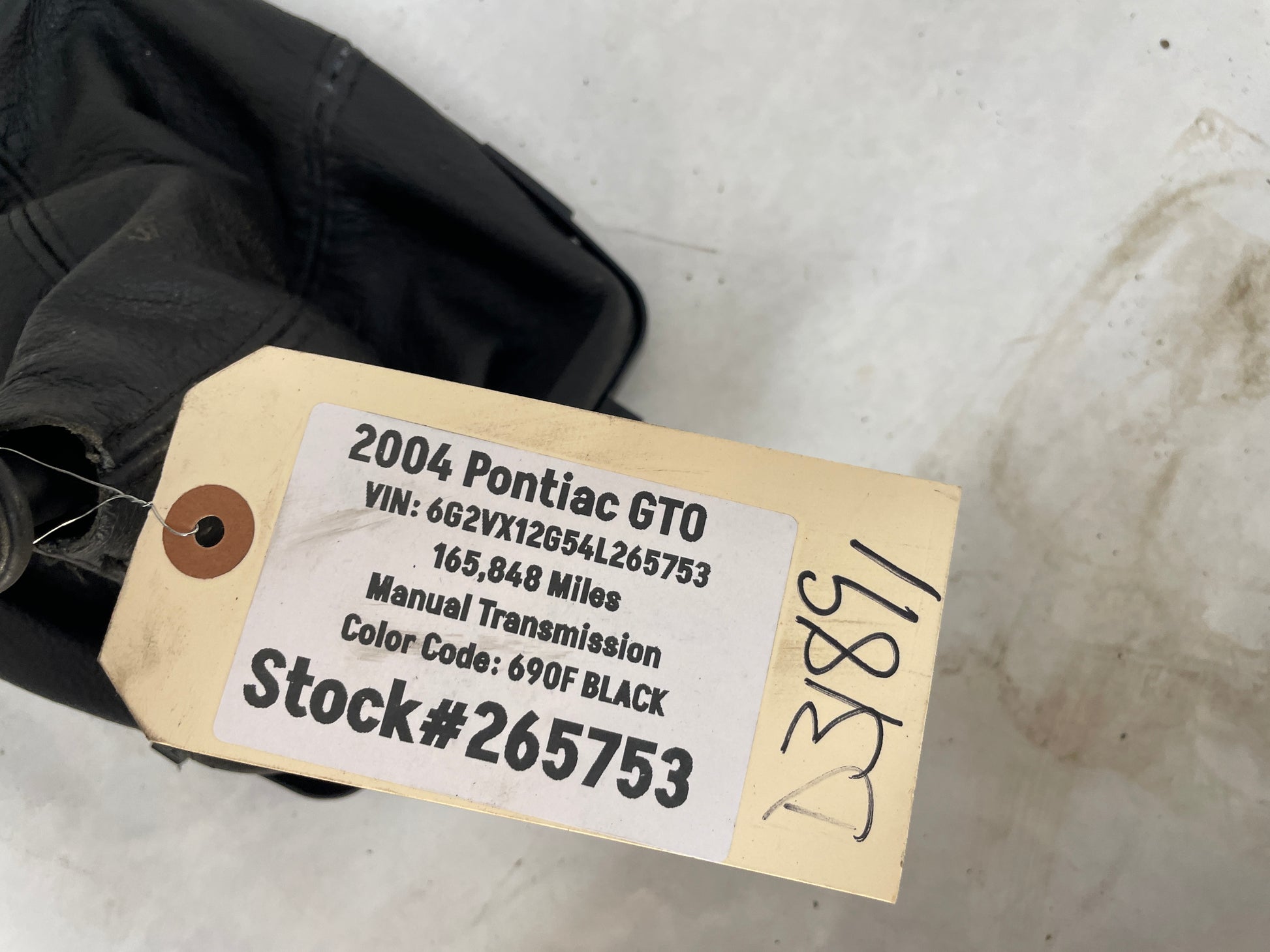 2004 Pontiac GTO Shifter Knob w/ Boot Black Leather OEM - Day's Parts Yard