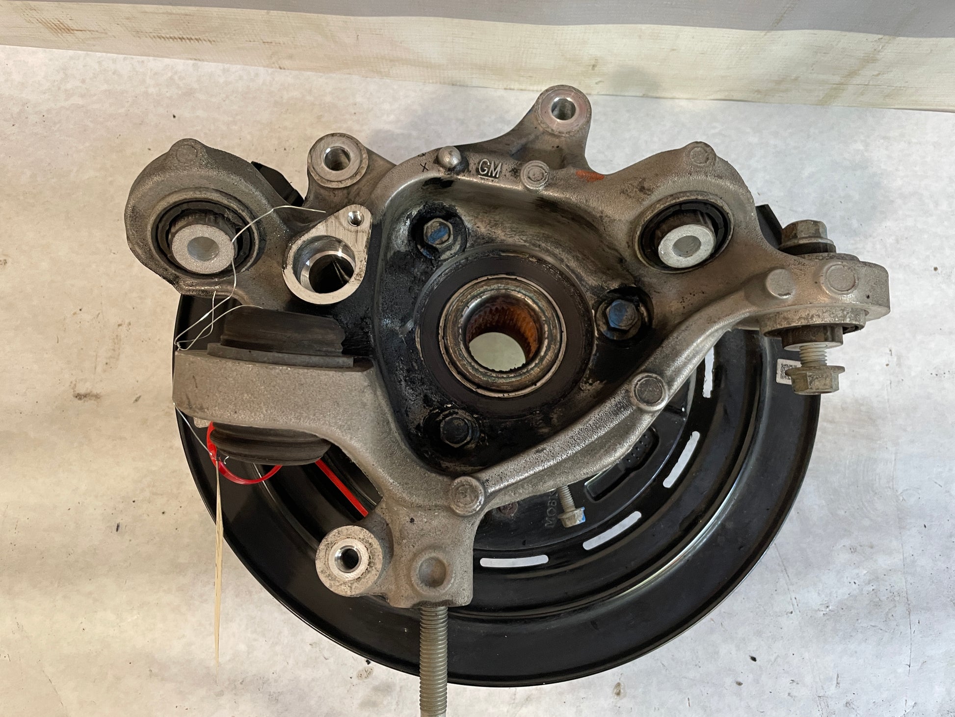 2018 Chevy Camaro ZL1 Rear RH Passenger Spindle Knuckle Hub OEM - Day's Parts Yard