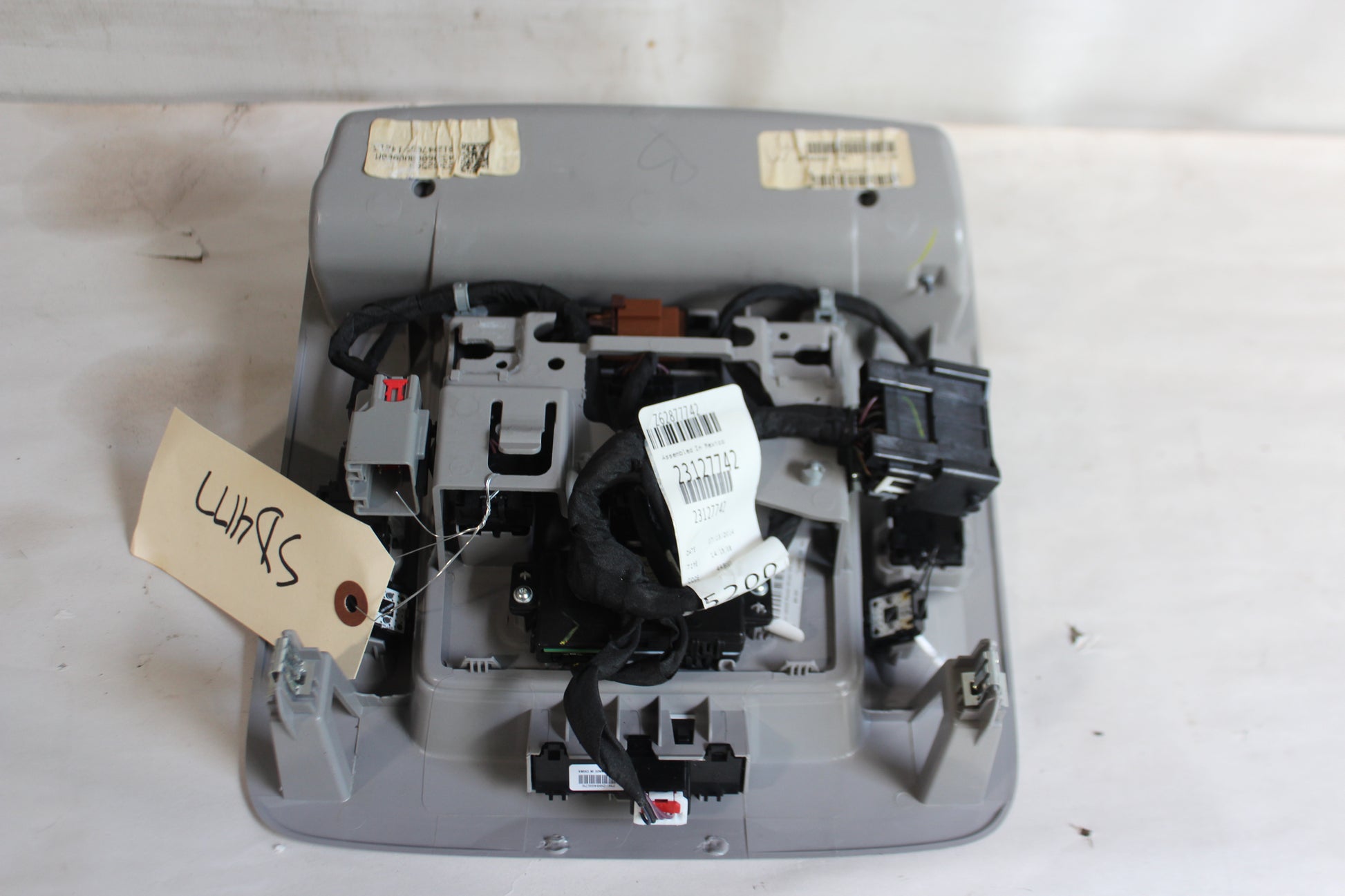 2014 GMC Sierra K1500 Denali Over Head Console Dome Light Compartment w/ Controls OEM - Day's Parts Yard