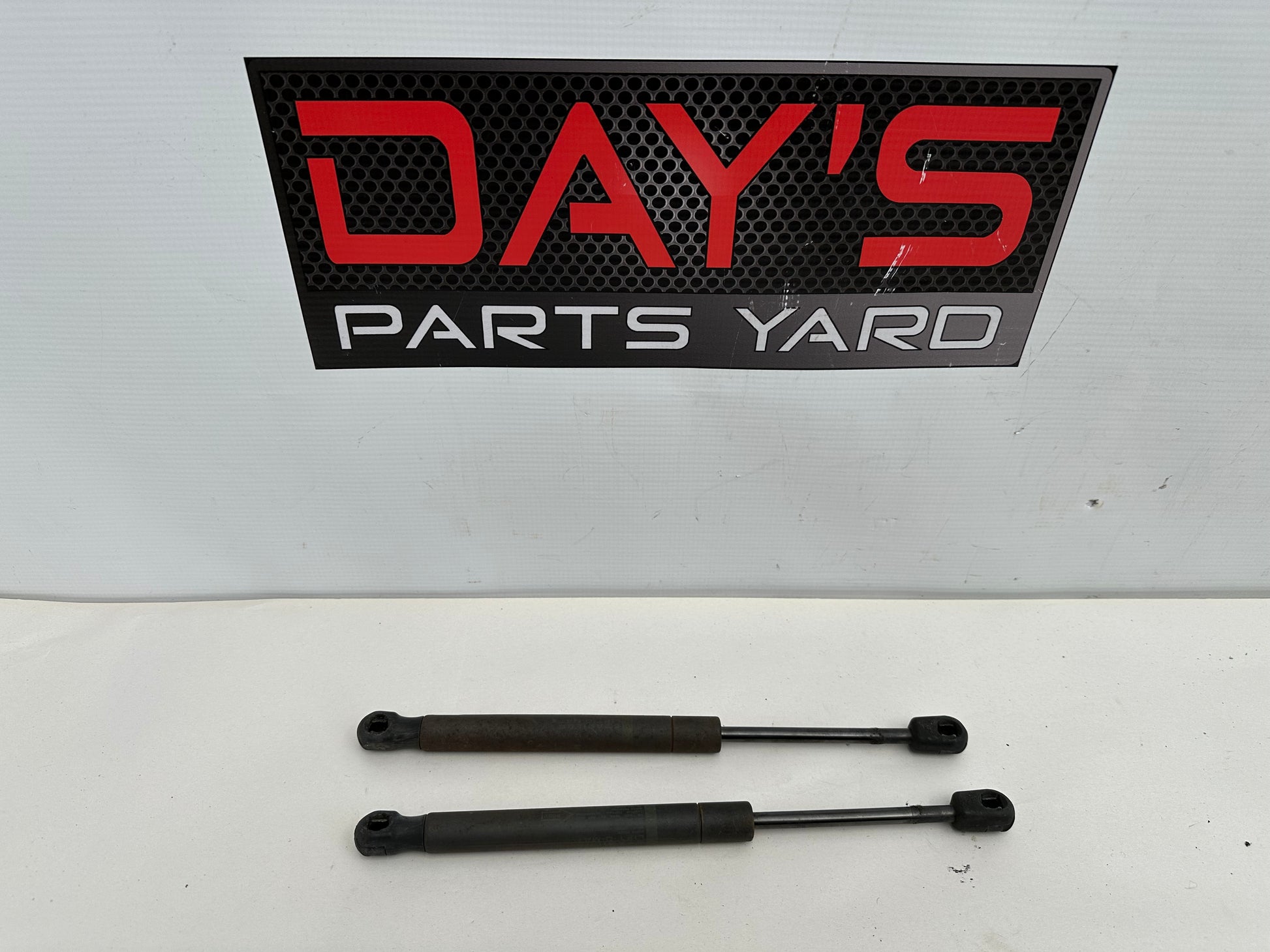 2009 Pontiac G8 GT RH & LH Trunk Lift Support Strut OEM - Day's Parts Yard