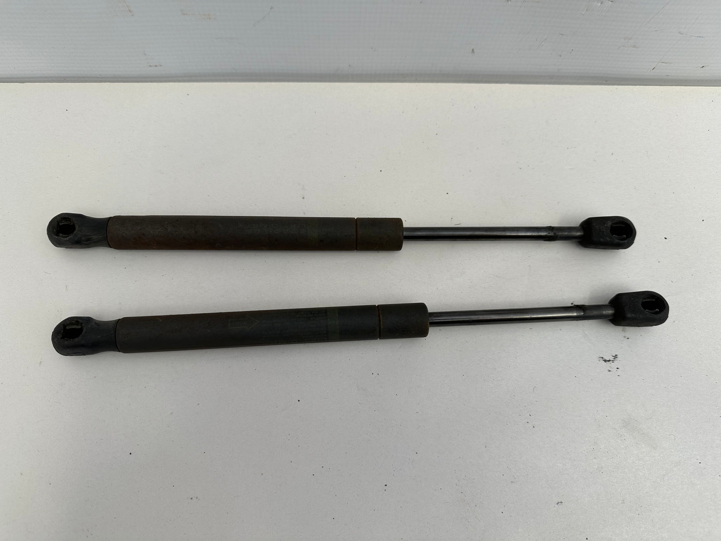 2009 Pontiac G8 GT RH & LH Trunk Lift Support Strut OEM - Day's Parts Yard