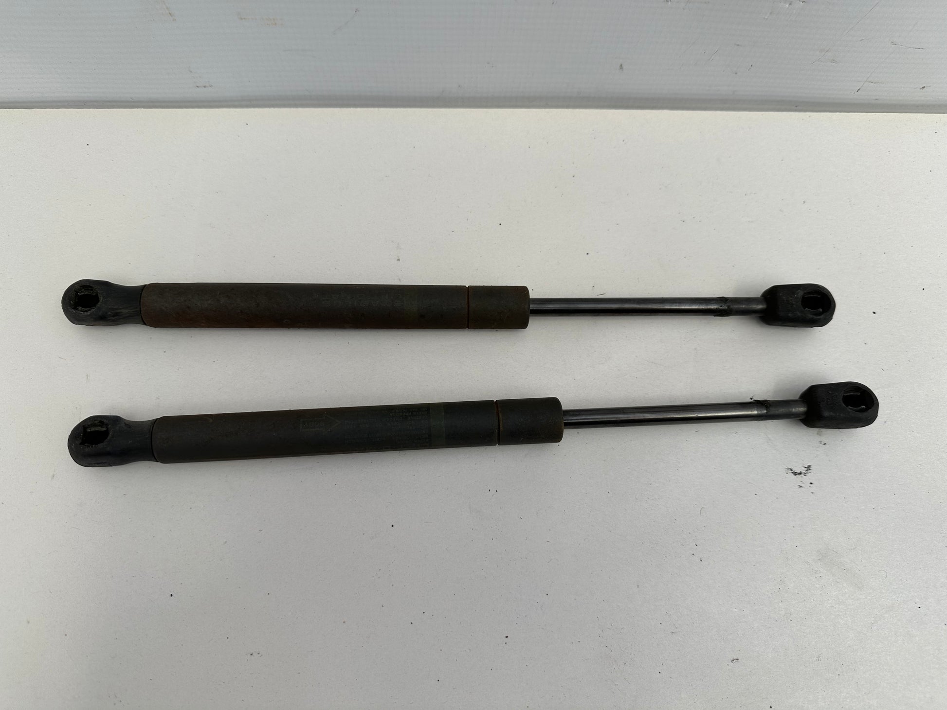 2009 Pontiac G8 GT RH & LH Trunk Lift Support Strut OEM - Day's Parts Yard