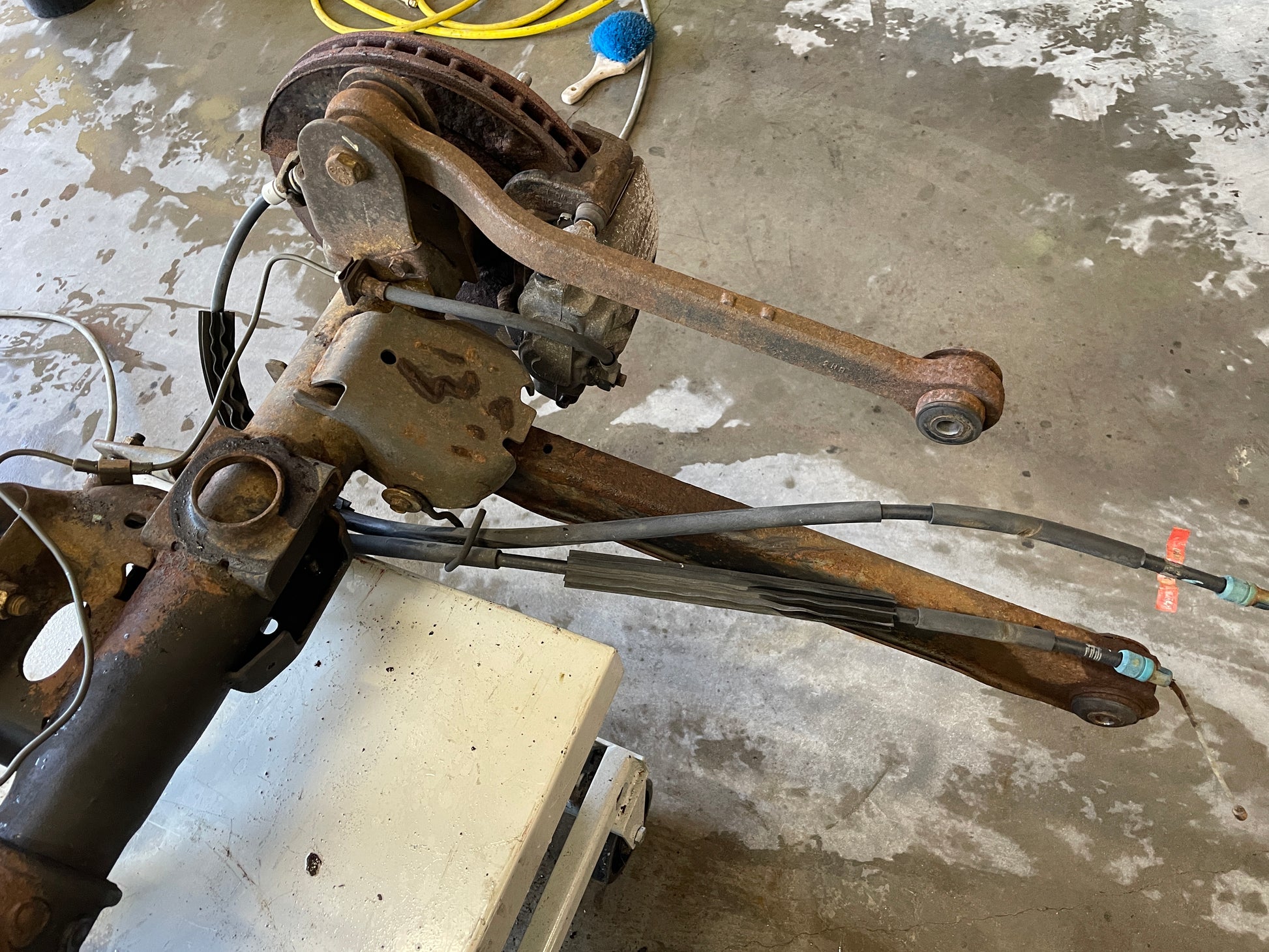 2003 Chevy Suburban Complete Rear End Axle Carrier Differential 3.73 LSD OEM - Day's Parts Yard