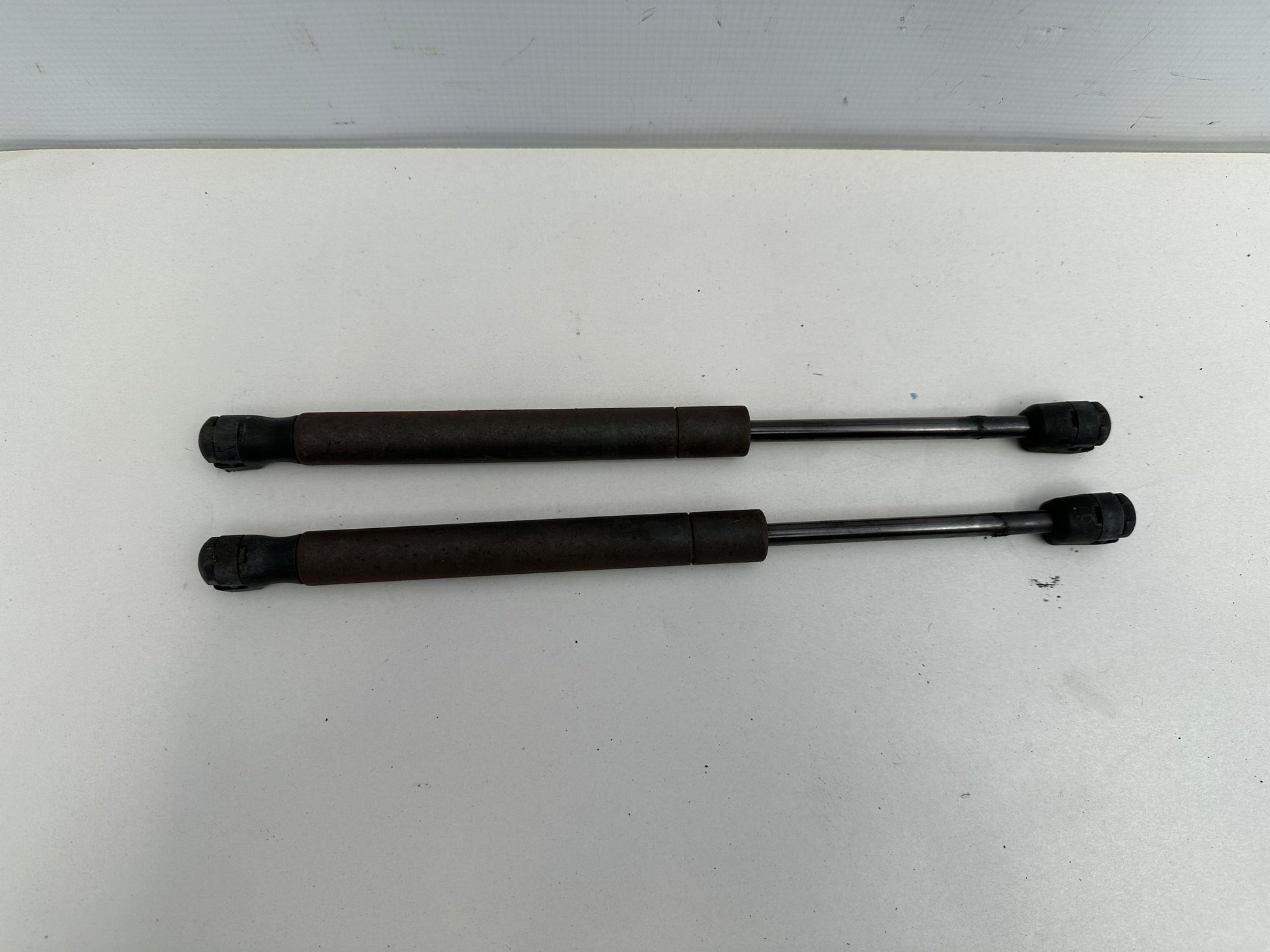 2009 Pontiac G8 GT RH & LH Trunk Lift Support Strut OEM - Day's Parts Yard
