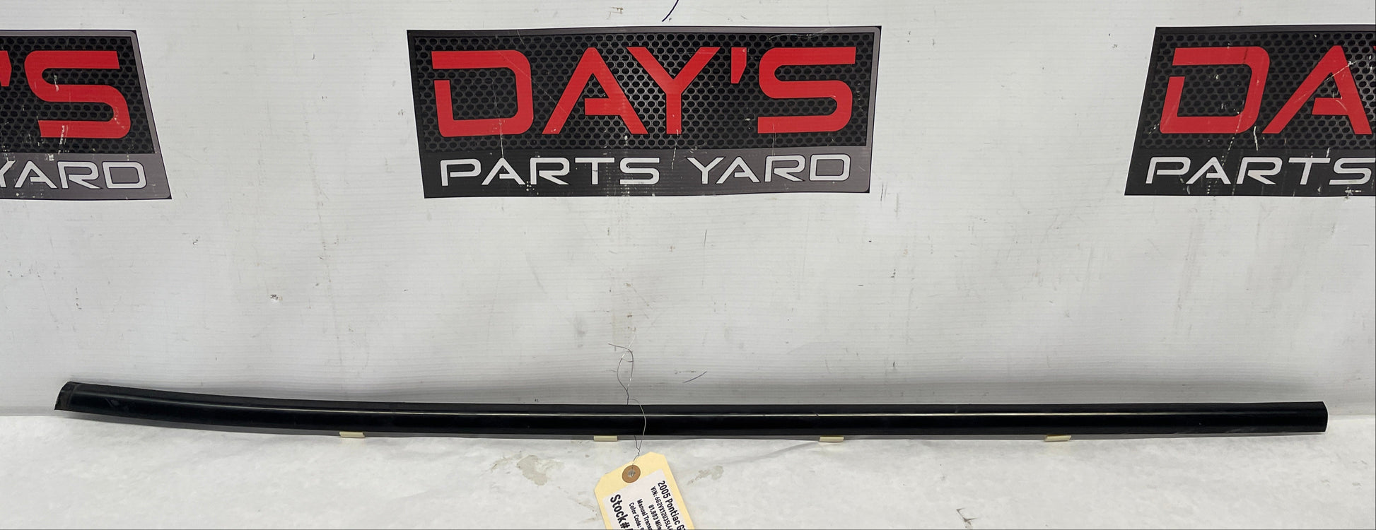 2005 Pontiac GTO LH Driver Window Door Belt Molding Weather Strip Trim OEM - Day's Parts Yard