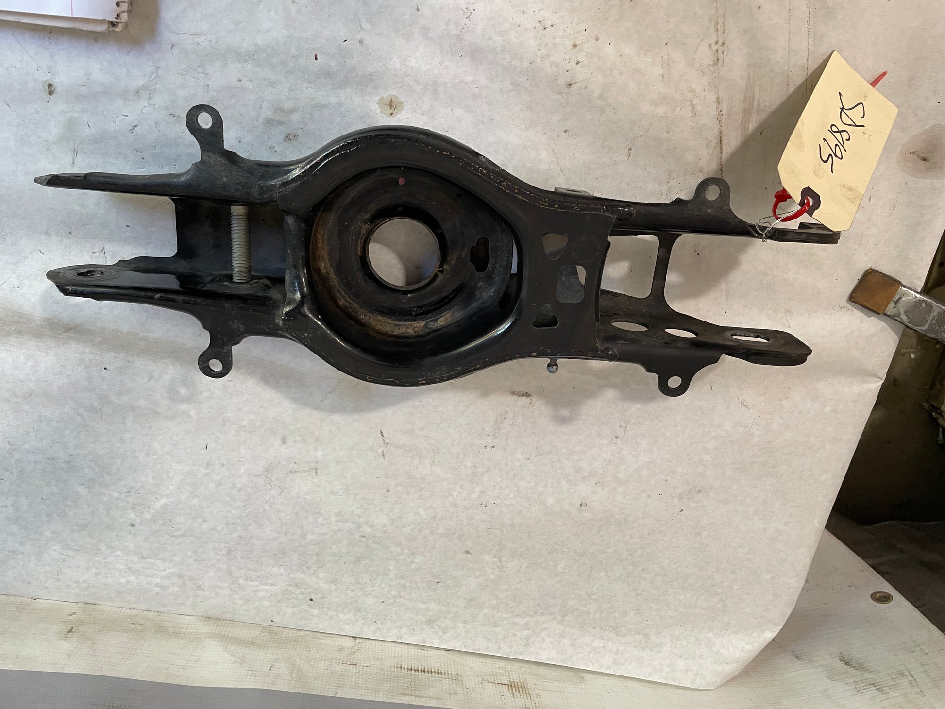 2018 Chevy Camaro ZL1 Rear RH Passenger Suspension Lower Control Arm OEM - Day's Parts Yard