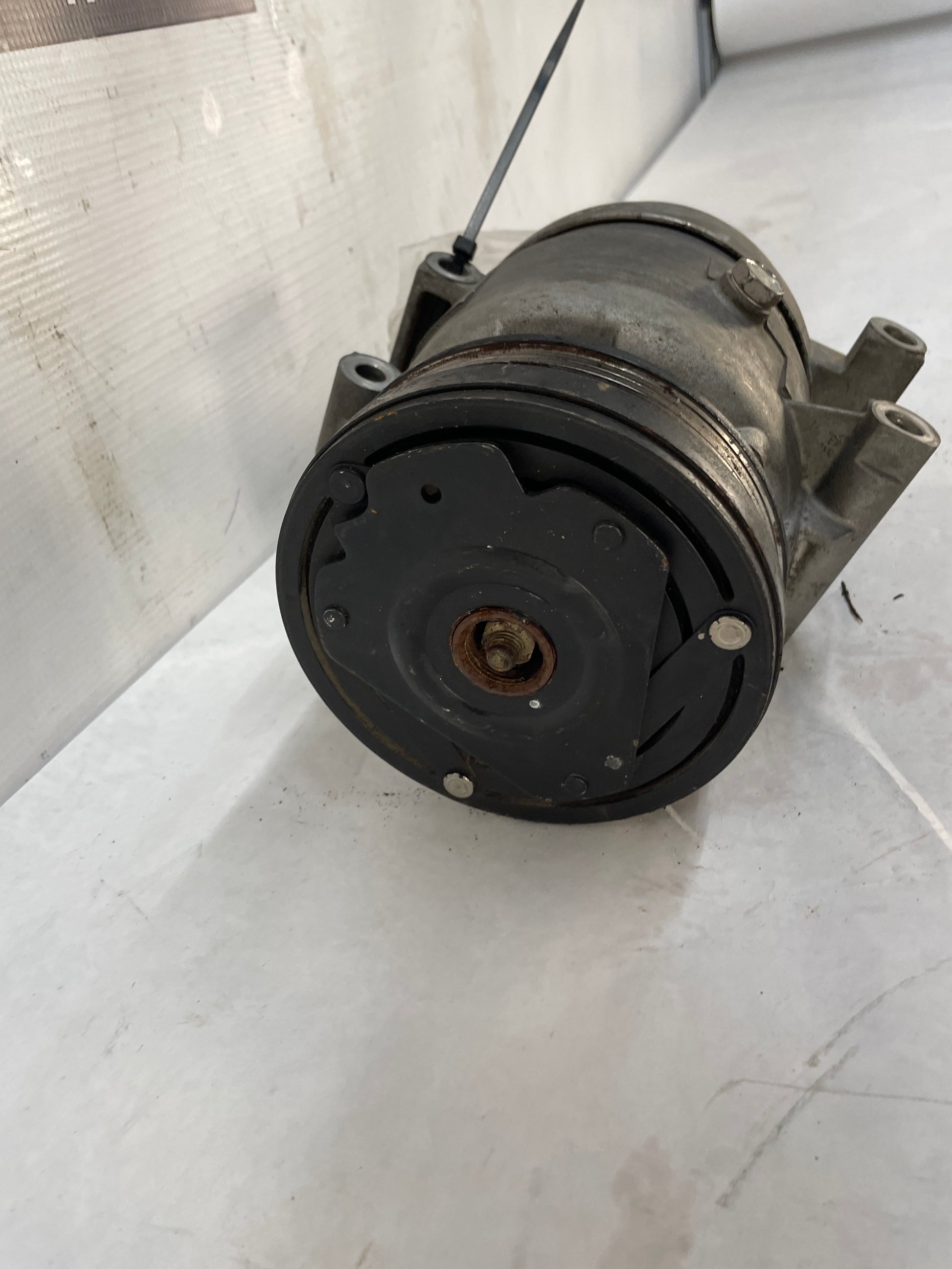 2004 Chevy C5 Corvette Z06 A/C Air Conditioner Compressor OEM - Day's Parts Yard