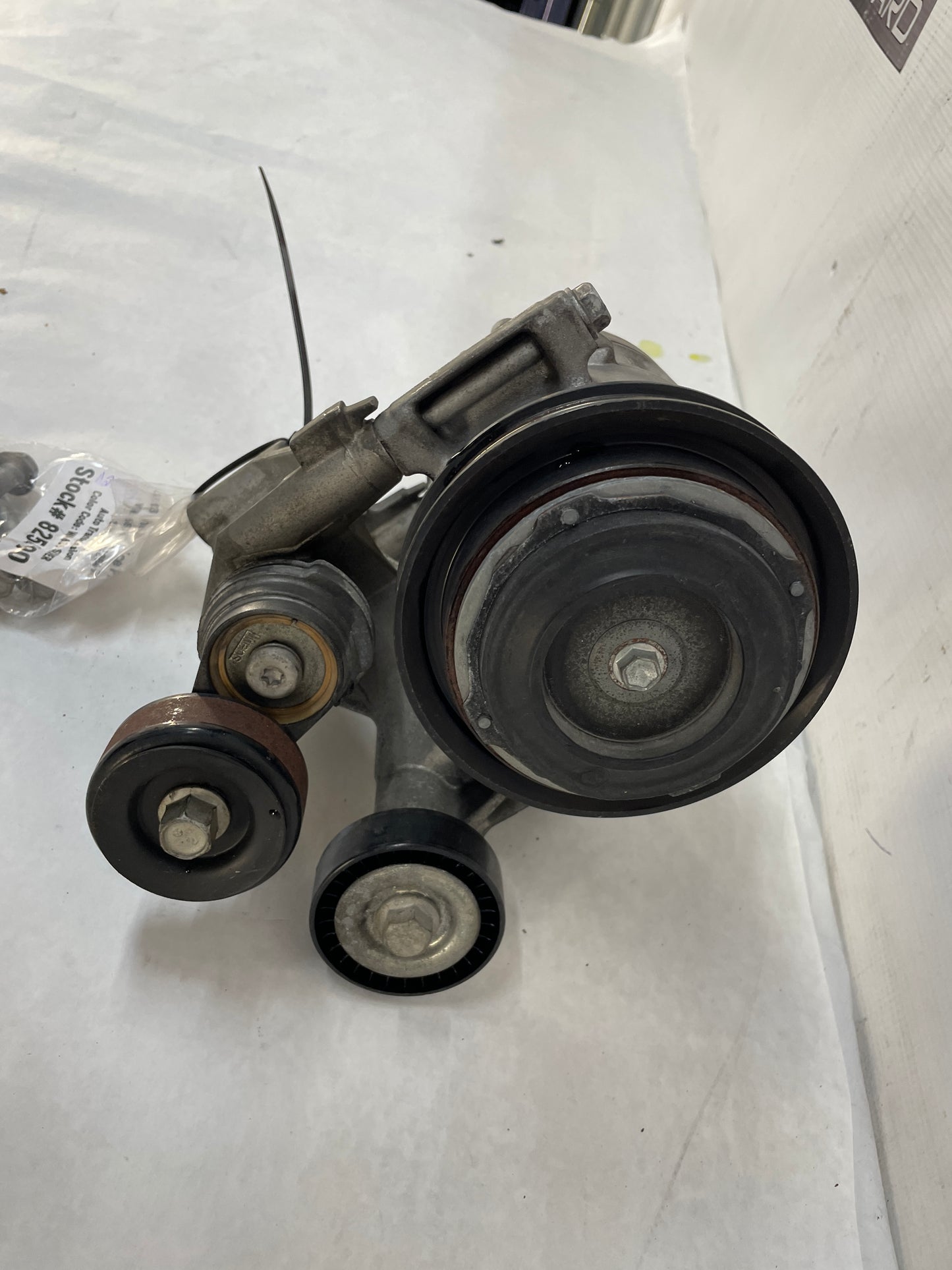 2013 Chevy Caprice AC A/C Air Conditioner Compressor w/ Bracket OEM - Day's Parts Yard