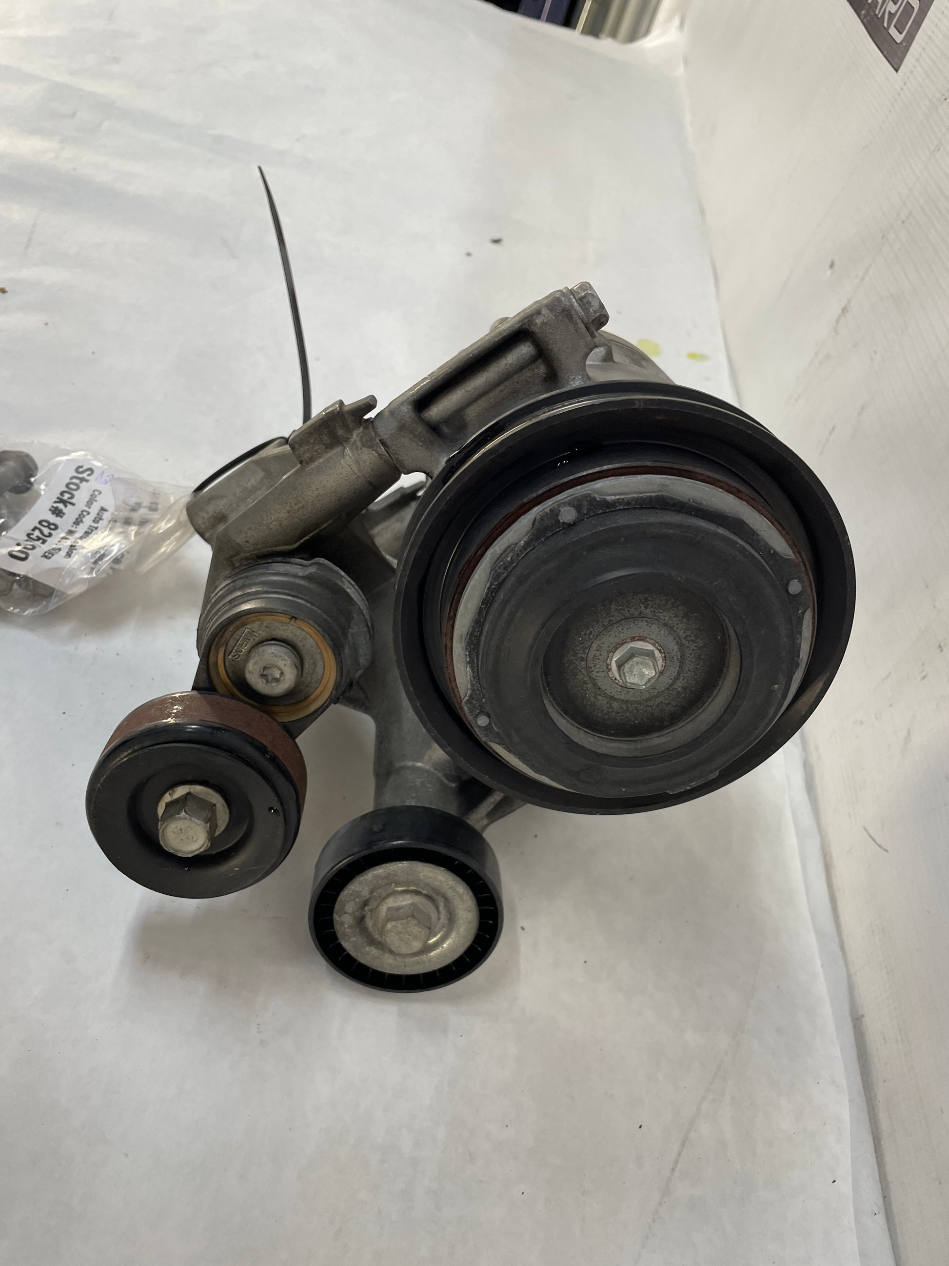 2013 Chevy Caprice AC A/C Air Conditioner Compressor w/ Bracket OEM - Day's Parts Yard