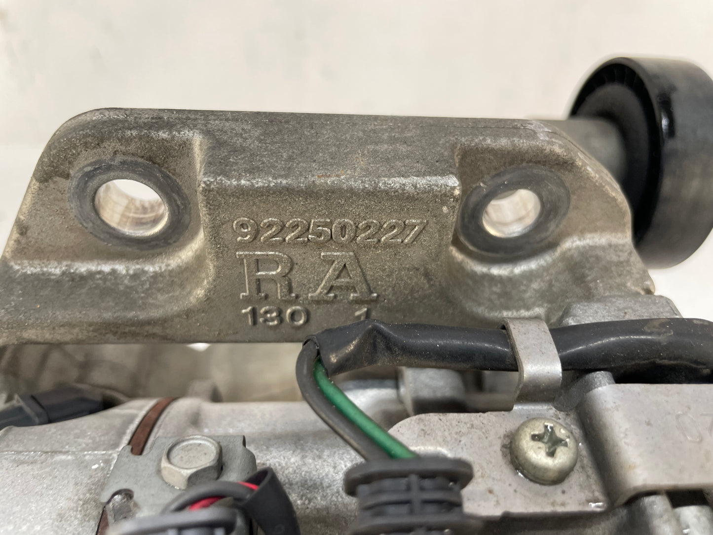 2013 Chevy Caprice AC A/C Air Conditioner Compressor w/ Bracket OEM - Day's Parts Yard