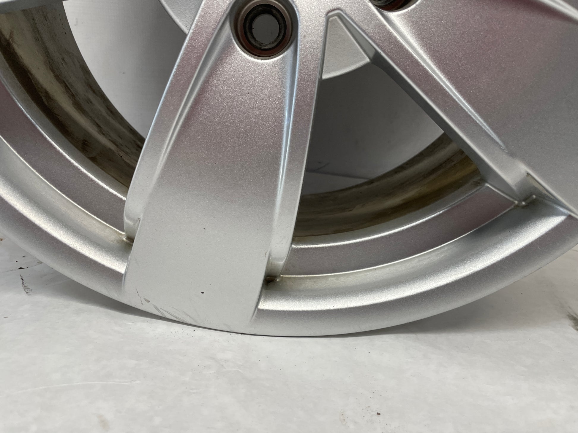 2005 Pontiac GTO Factory OEM Wheel 17X8 - Day's Parts Yard