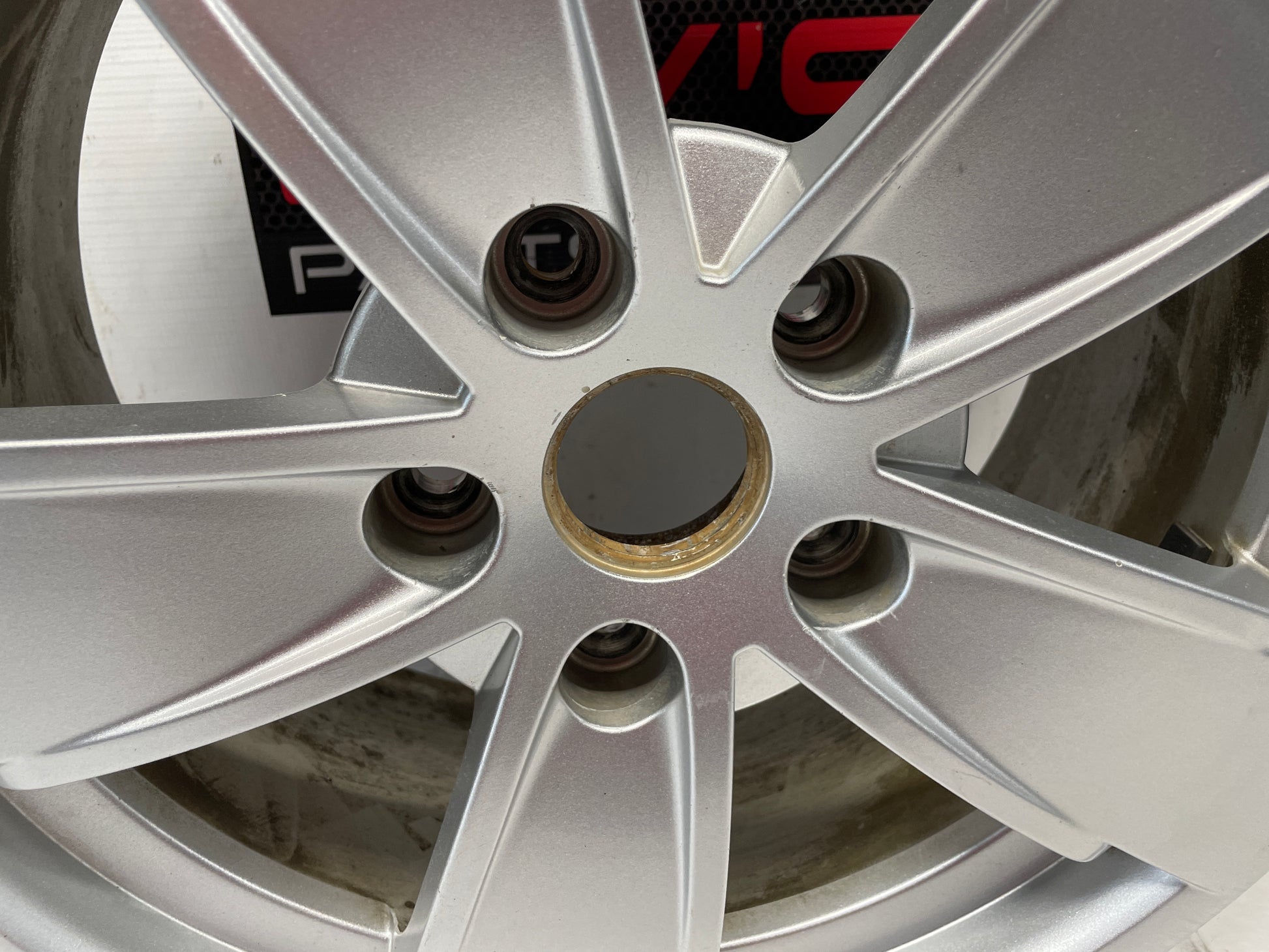 2005 Pontiac GTO Factory OEM Wheel 17X8 - Day's Parts Yard
