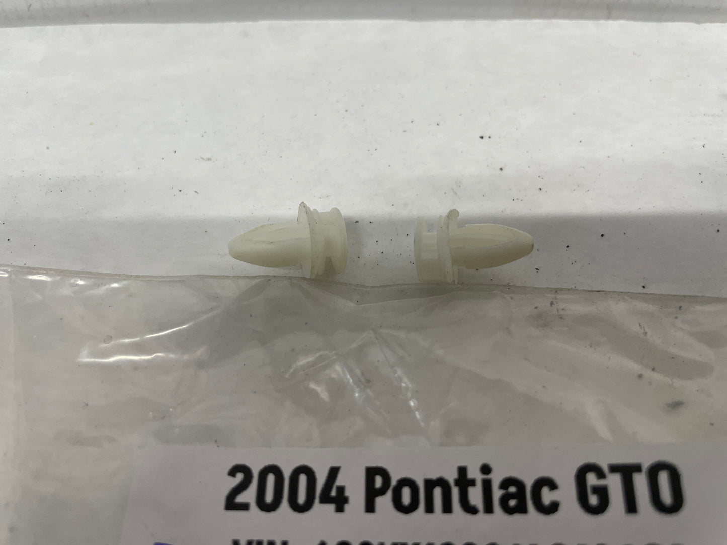 2004 Pontiac GTO Interior Mirror Cover Clips OEM - Day's Parts Yard