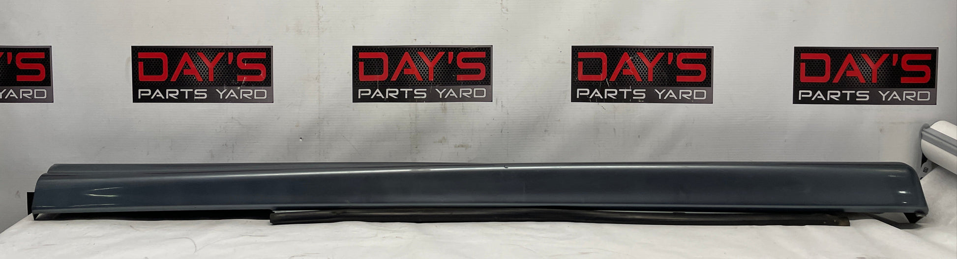 2006 Pontiac GTO LH Driver Rocker Molding Side Skirt Trim Panel OEM - Day's Parts Yard
