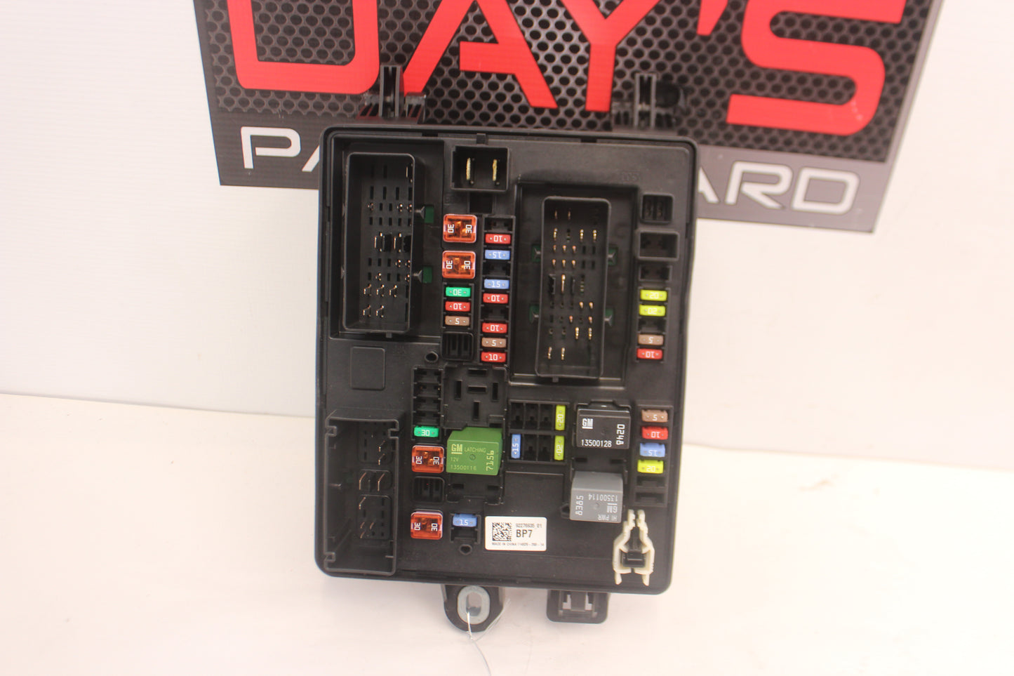 2015 Chevy SS Sedan Rear Fuse Box Relay Panel  OEM