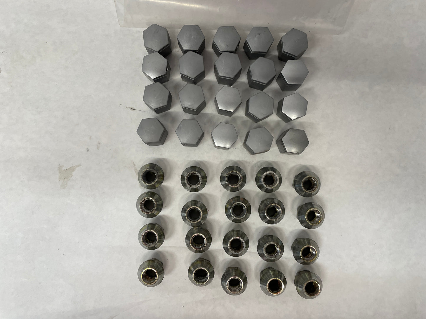 2005 Pontiac GTO Lug Nuts & Covers OEM - Day's Parts Yard