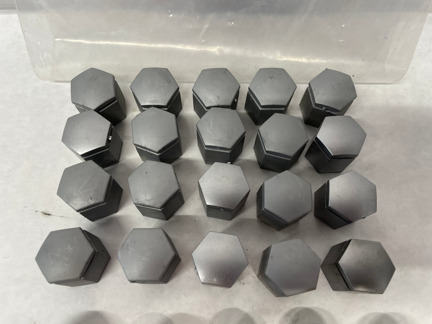 2005 Pontiac GTO Lug Nuts & Covers OEM - Day's Parts Yard