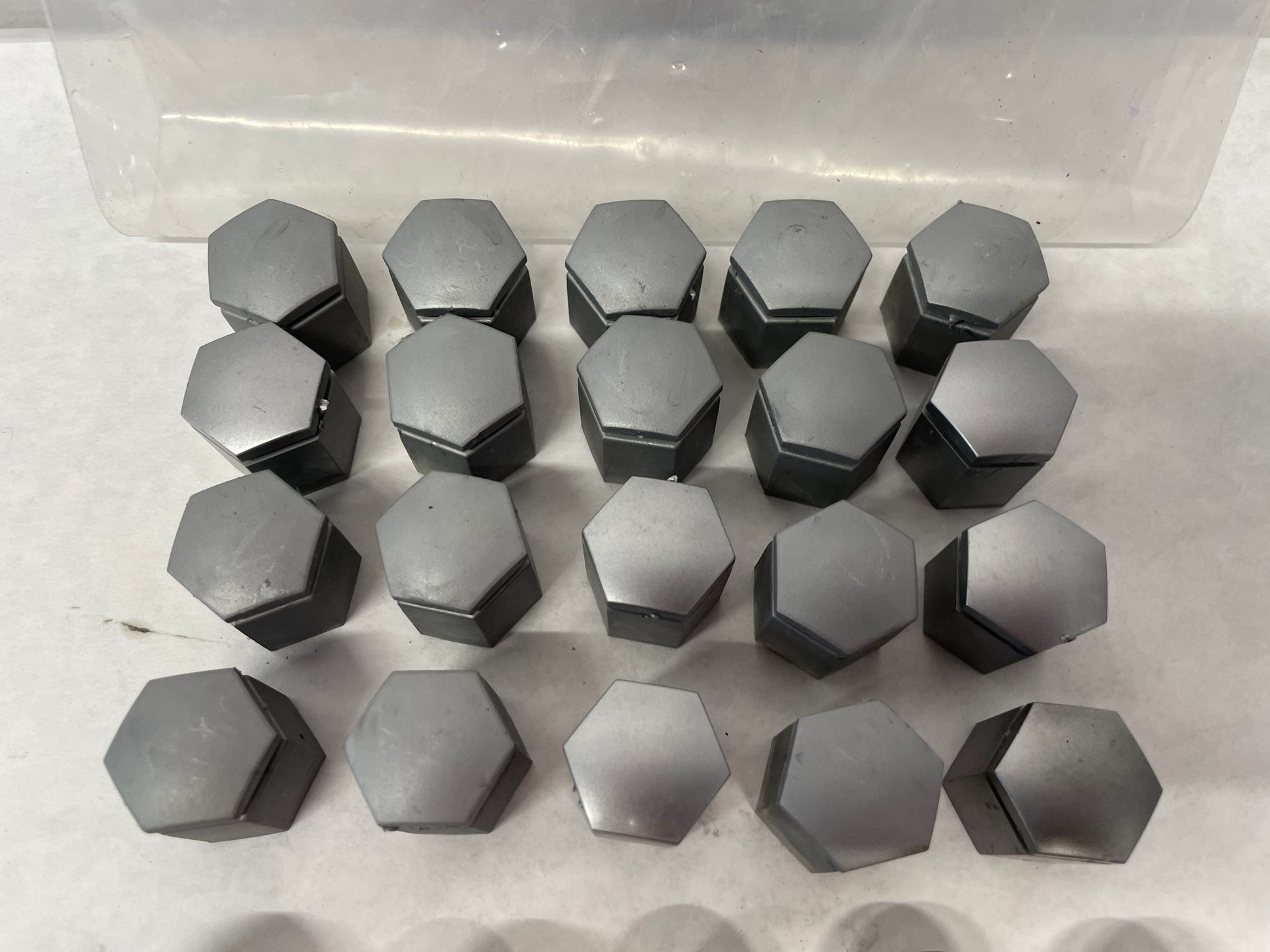 2005 Pontiac GTO Lug Nuts & Covers OEM - Day's Parts Yard